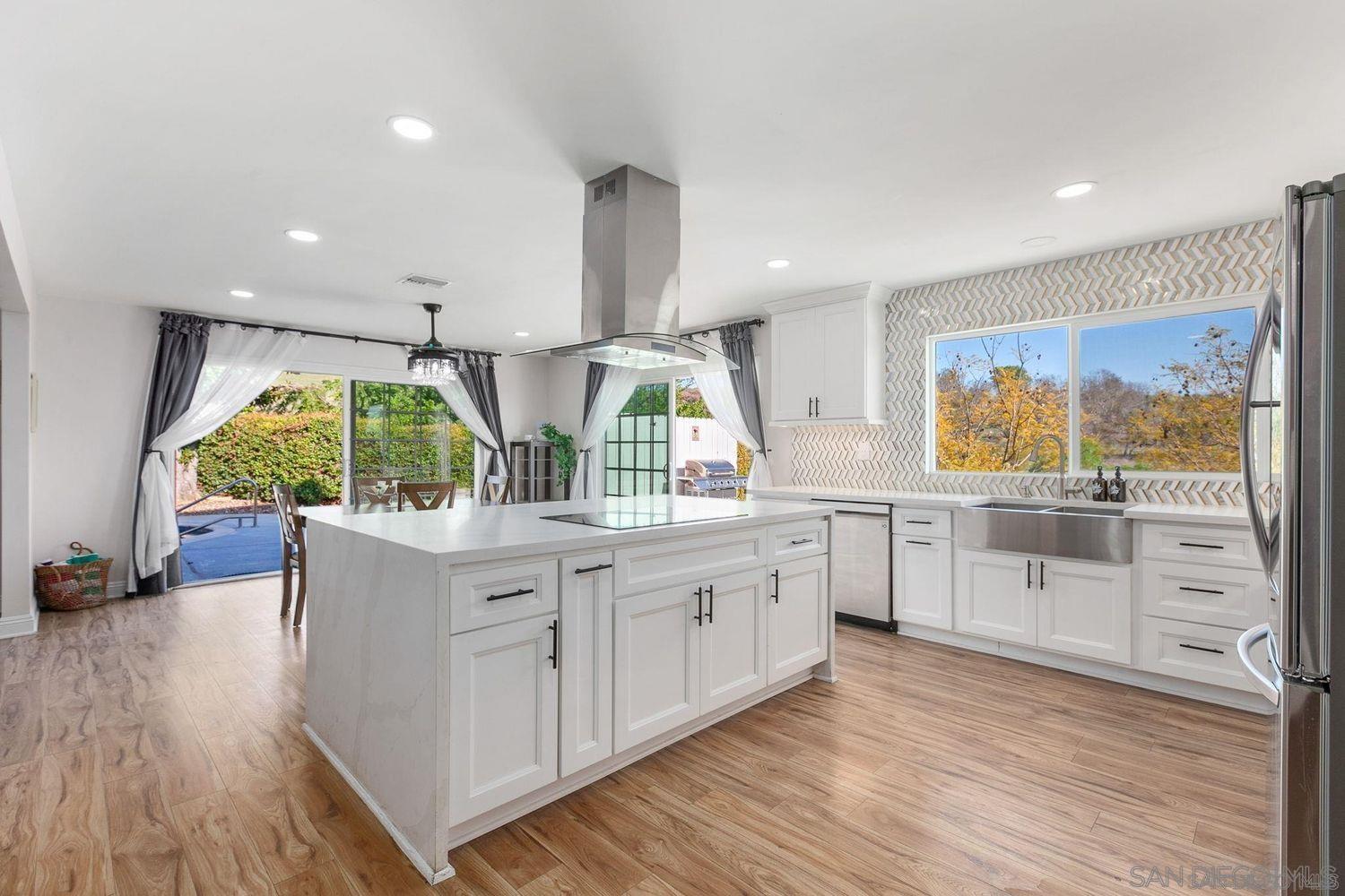 Detail Gallery Image 11 of 62 For 9431 W Lilac Rd, Escondido,  CA 92026 - 6 Beds | 4/2 Baths