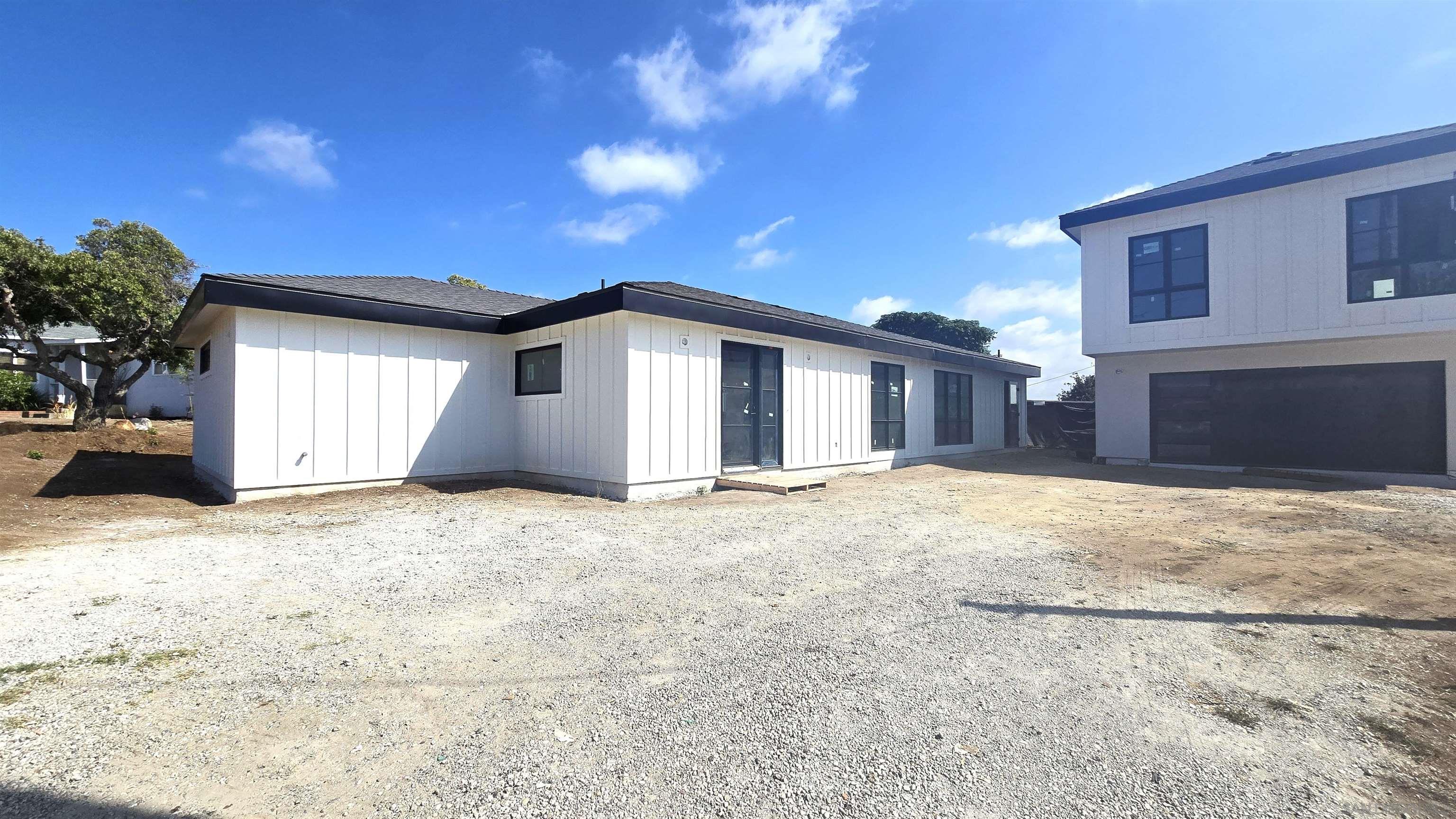 Detail Gallery Image 2 of 25 For 227  Hill Dr, Vista,  CA 92083 - 4 Beds | 3/1 Baths