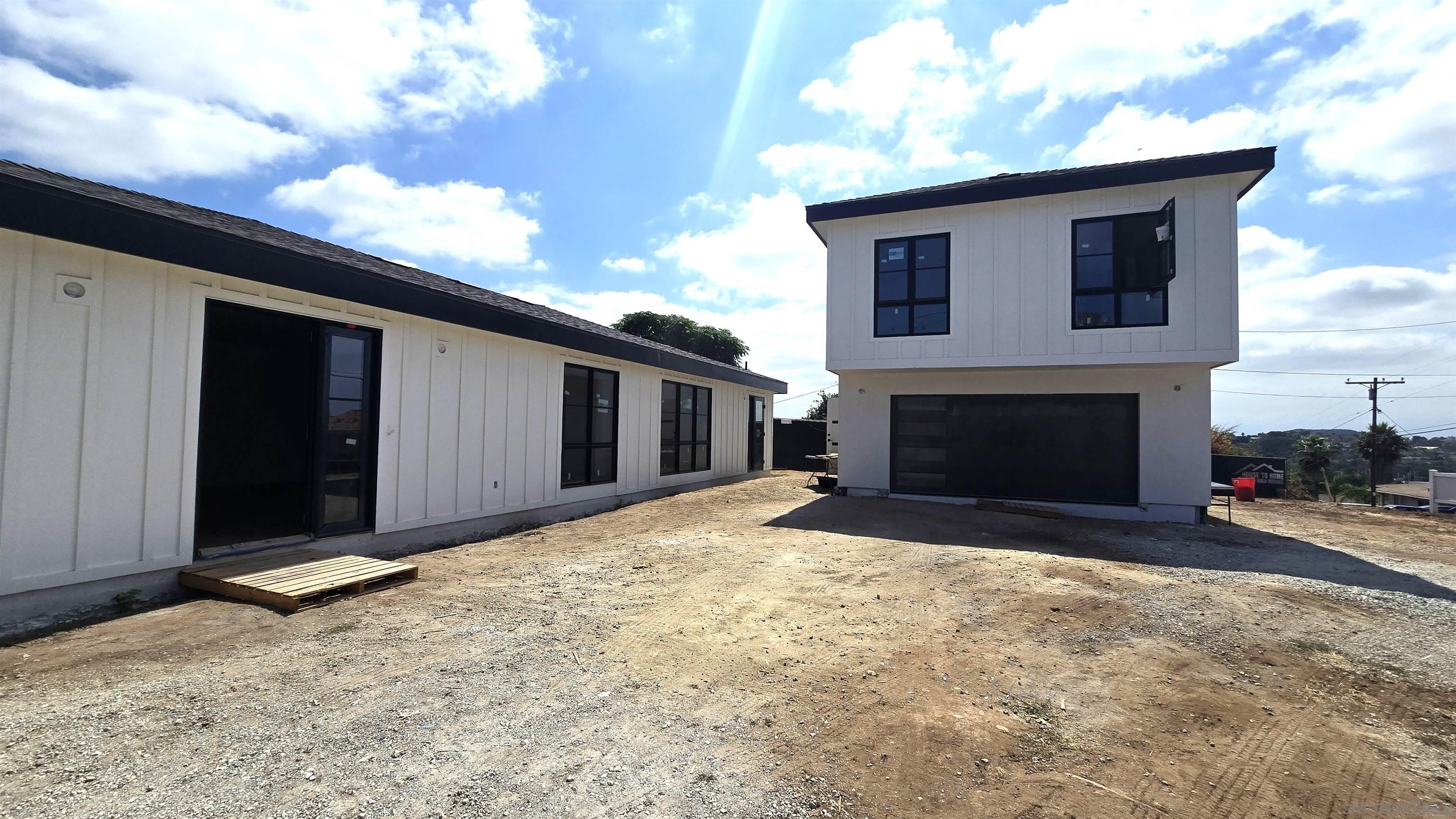 Detail Gallery Image 3 of 25 For 227  Hill Dr, Vista,  CA 92083 - 4 Beds | 3/1 Baths