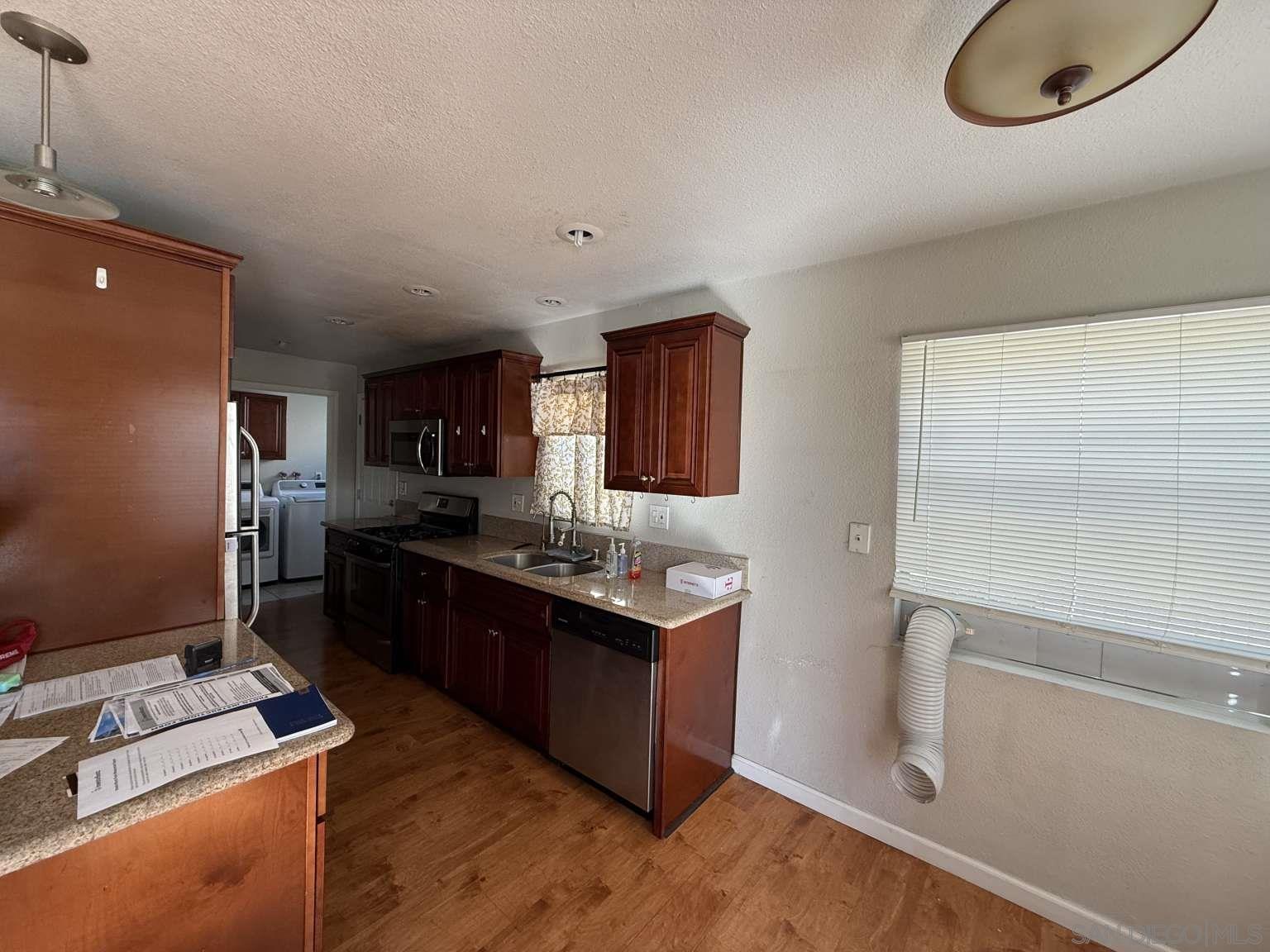 Detail Gallery Image 3 of 14 For 5130  Roswell St, San Diego,  CA 92114 - 3 Beds | 2 Baths