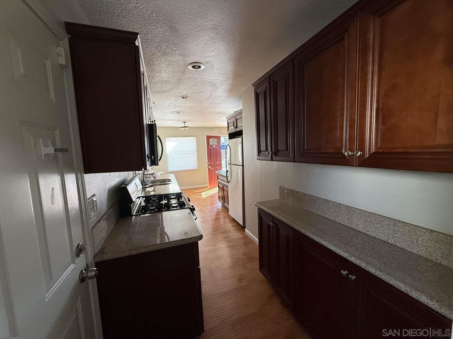 Detail Gallery Image 4 of 14 For 5130  Roswell St, San Diego,  CA 92114 - 3 Beds | 2 Baths