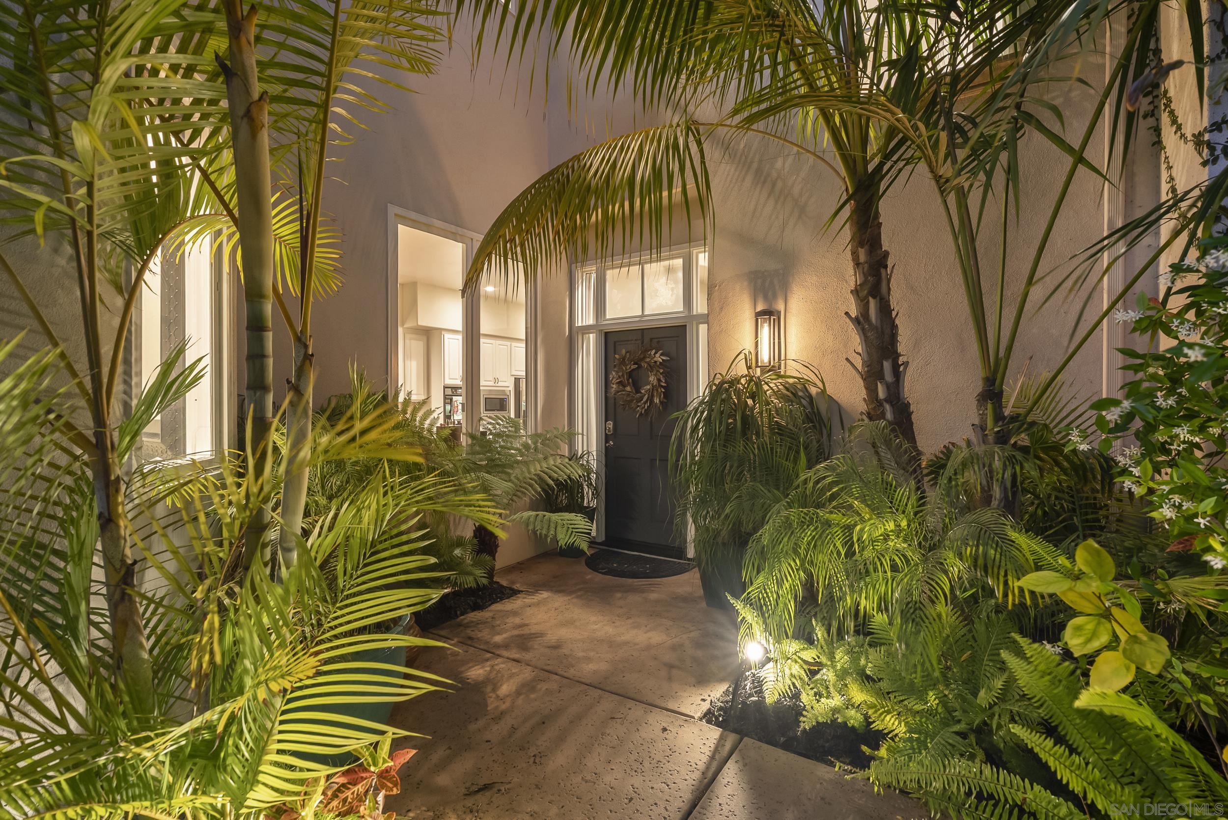 Detail Gallery Image 2 of 41 For 9757  Keeneland Row, La Jolla,  CA 92037 - 2 Beds | 2/1 Baths