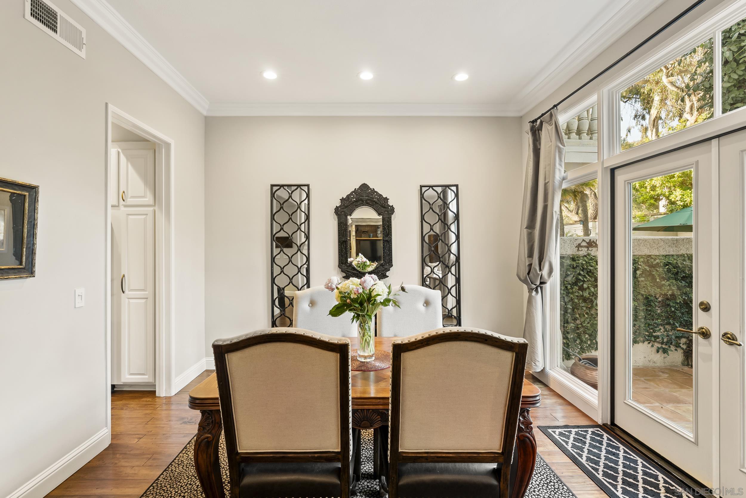 Detail Gallery Image 12 of 41 For 9757  Keeneland Row, La Jolla,  CA 92037 - 2 Beds | 2/1 Baths