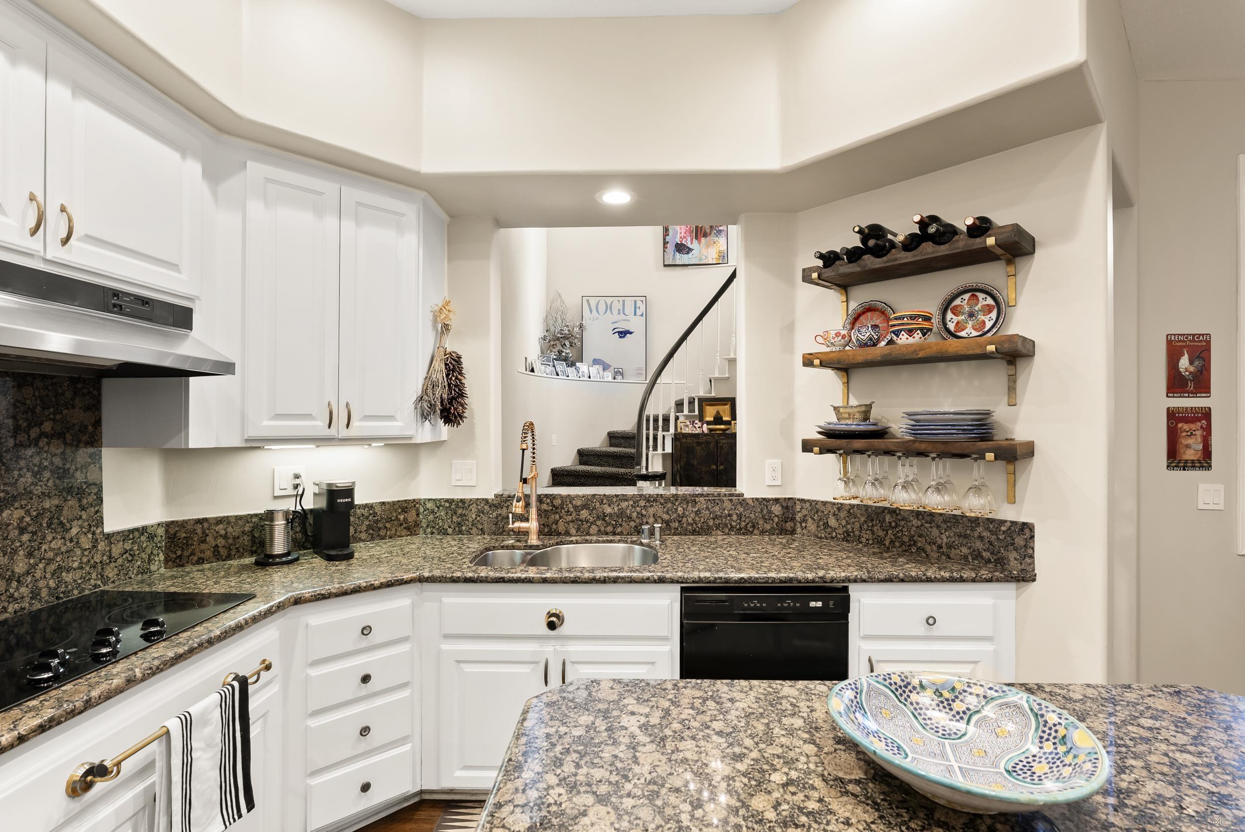 Detail Gallery Image 16 of 41 For 9757  Keeneland Row, La Jolla,  CA 92037 - 2 Beds | 2/1 Baths