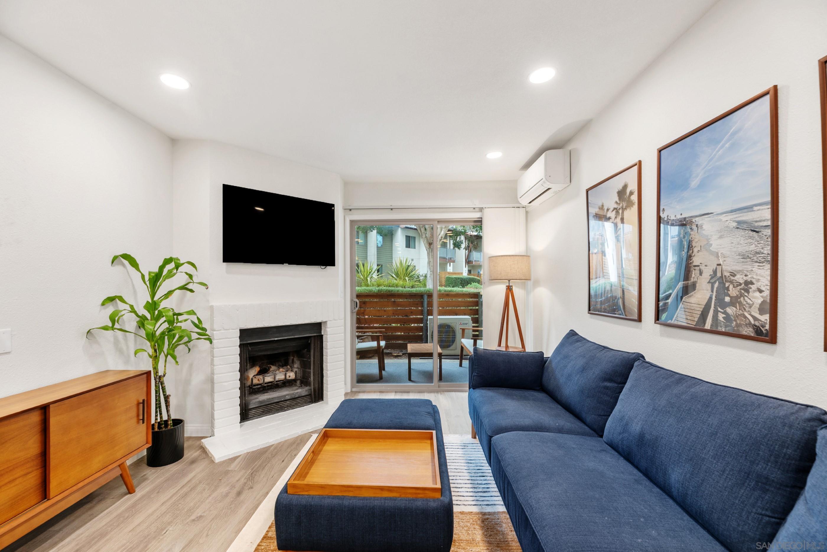 Detail Gallery Image 2 of 39 For 1810 S El Camino Real  #101,  Encinitas,  CA 92024 - 1 Beds | 1 Baths