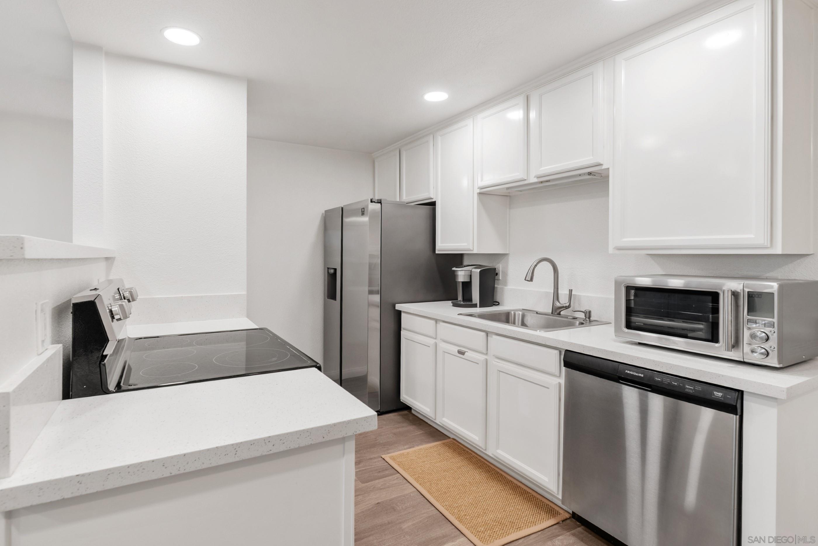 Detail Gallery Image 3 of 39 For 1810 S El Camino Real  #101,  Encinitas,  CA 92024 - 1 Beds | 1 Baths