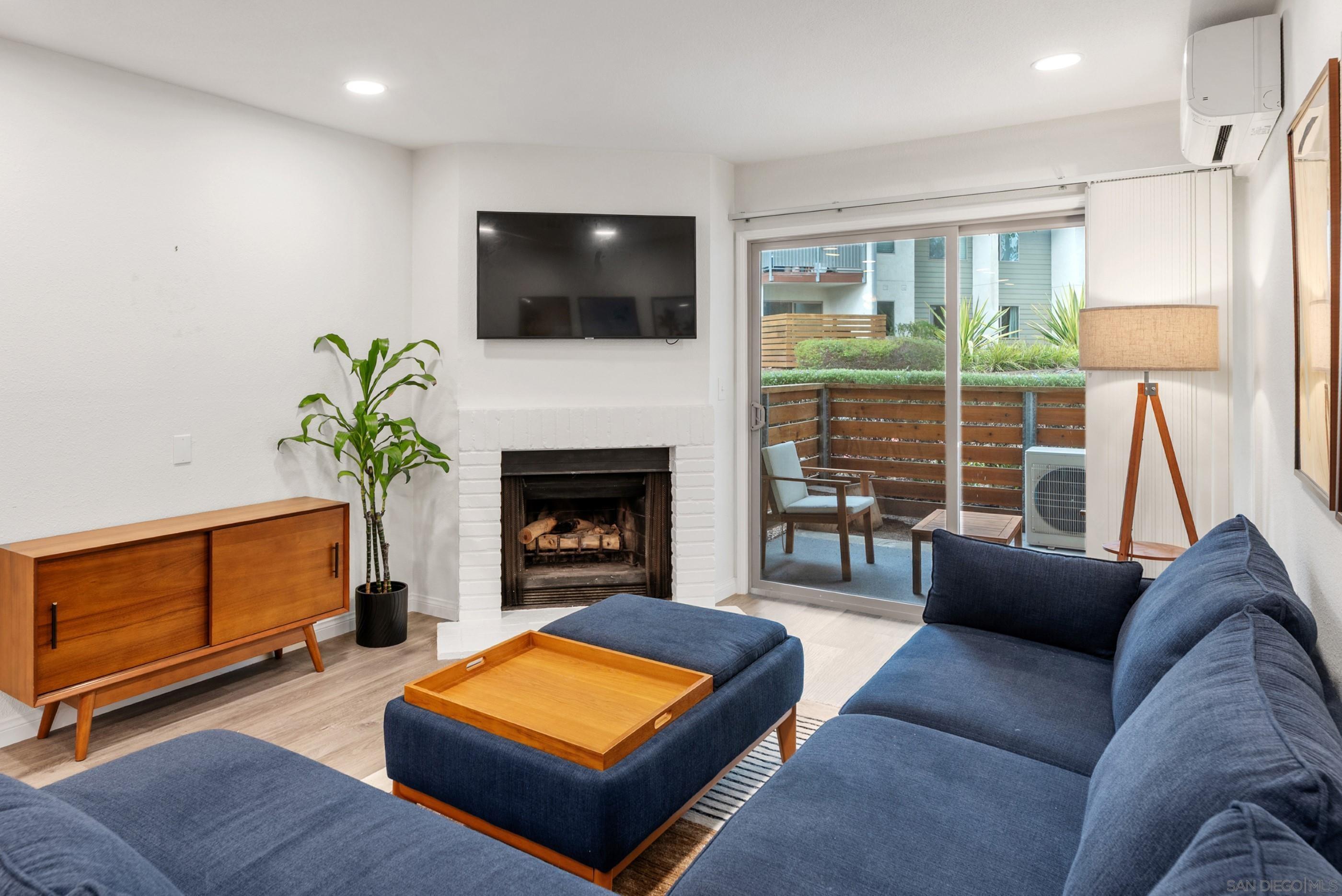 Detail Gallery Image 4 of 39 For 1810 S El Camino Real  #101,  Encinitas,  CA 92024 - 1 Beds | 1 Baths