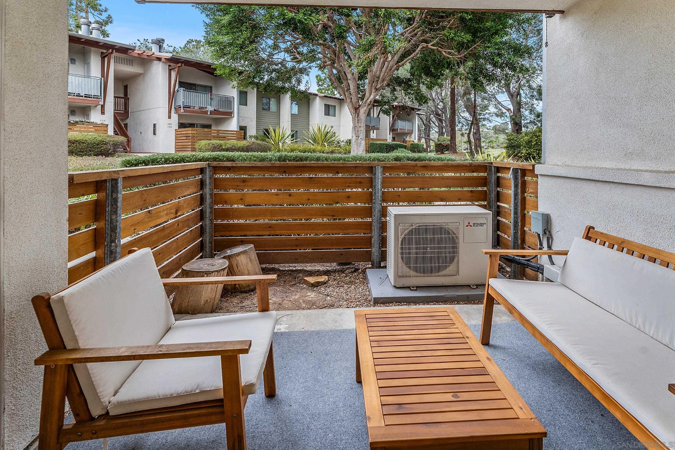 Detail Gallery Image 8 of 39 For 1810 S El Camino Real  #101,  Encinitas,  CA 92024 - 1 Beds | 1 Baths