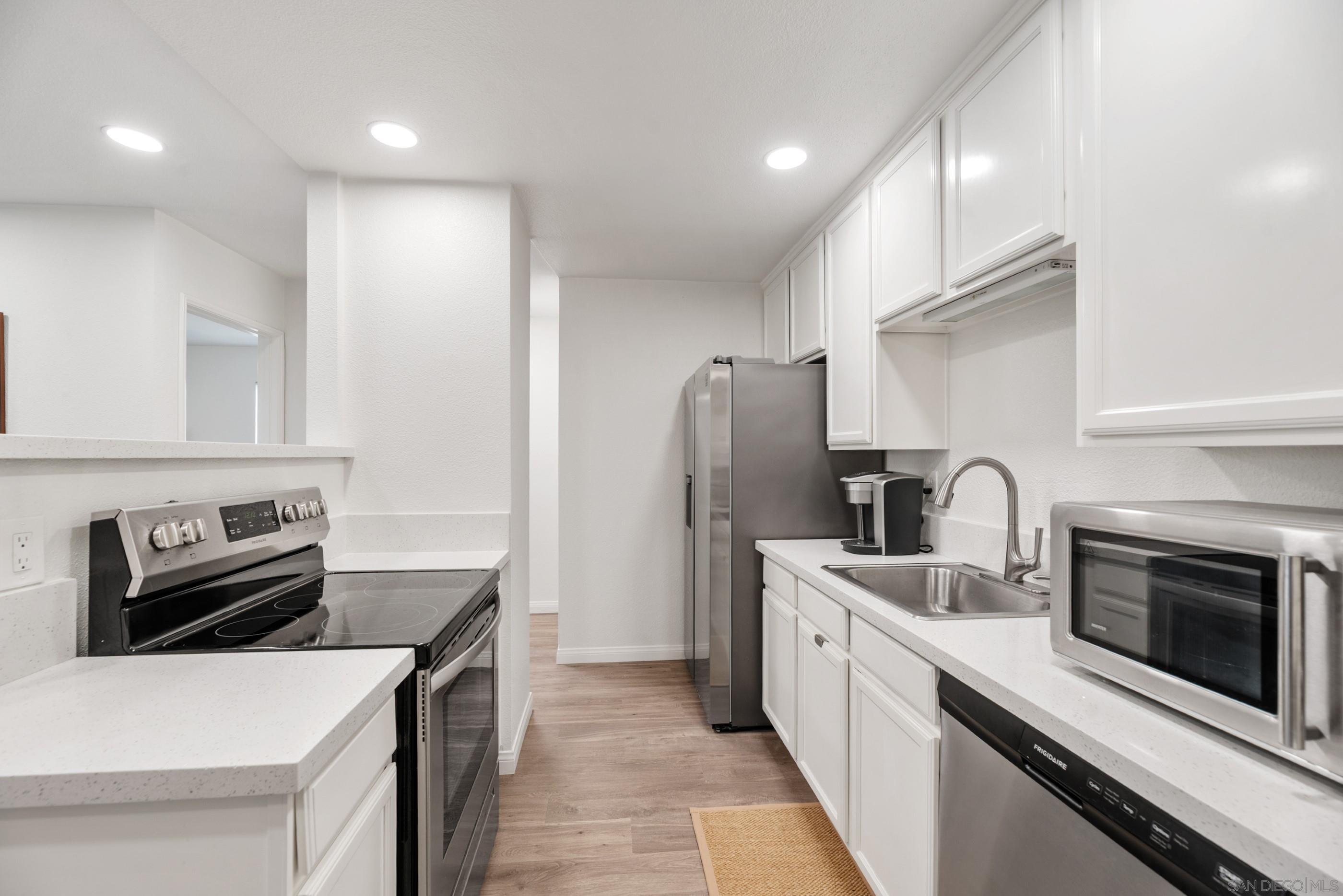 Detail Gallery Image 10 of 39 For 1810 S El Camino Real  #101,  Encinitas,  CA 92024 - 1 Beds | 1 Baths