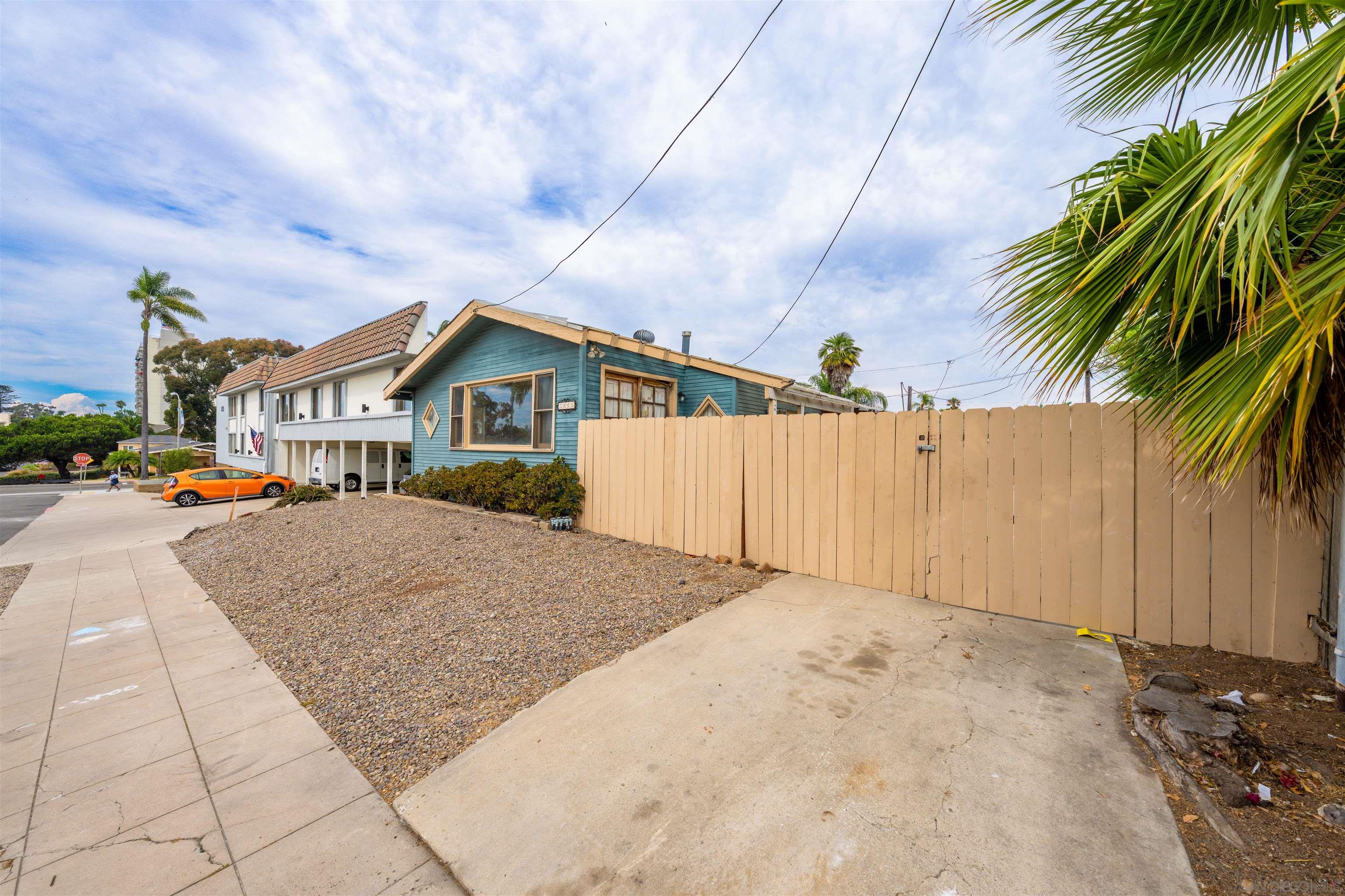 Detail Gallery Image 3 of 16 For 3905  Ibis St, San Diego,  CA 92103 - 3 Beds | 2 Baths