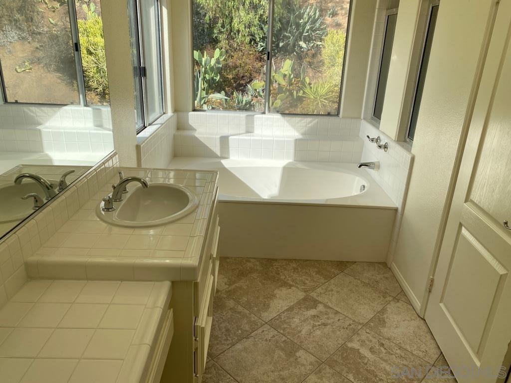 Detail Gallery Image 2 of 9 For 15710  Hidden Valley Dr, Poway,  CA 92064 - 4 Beds | 3 Baths