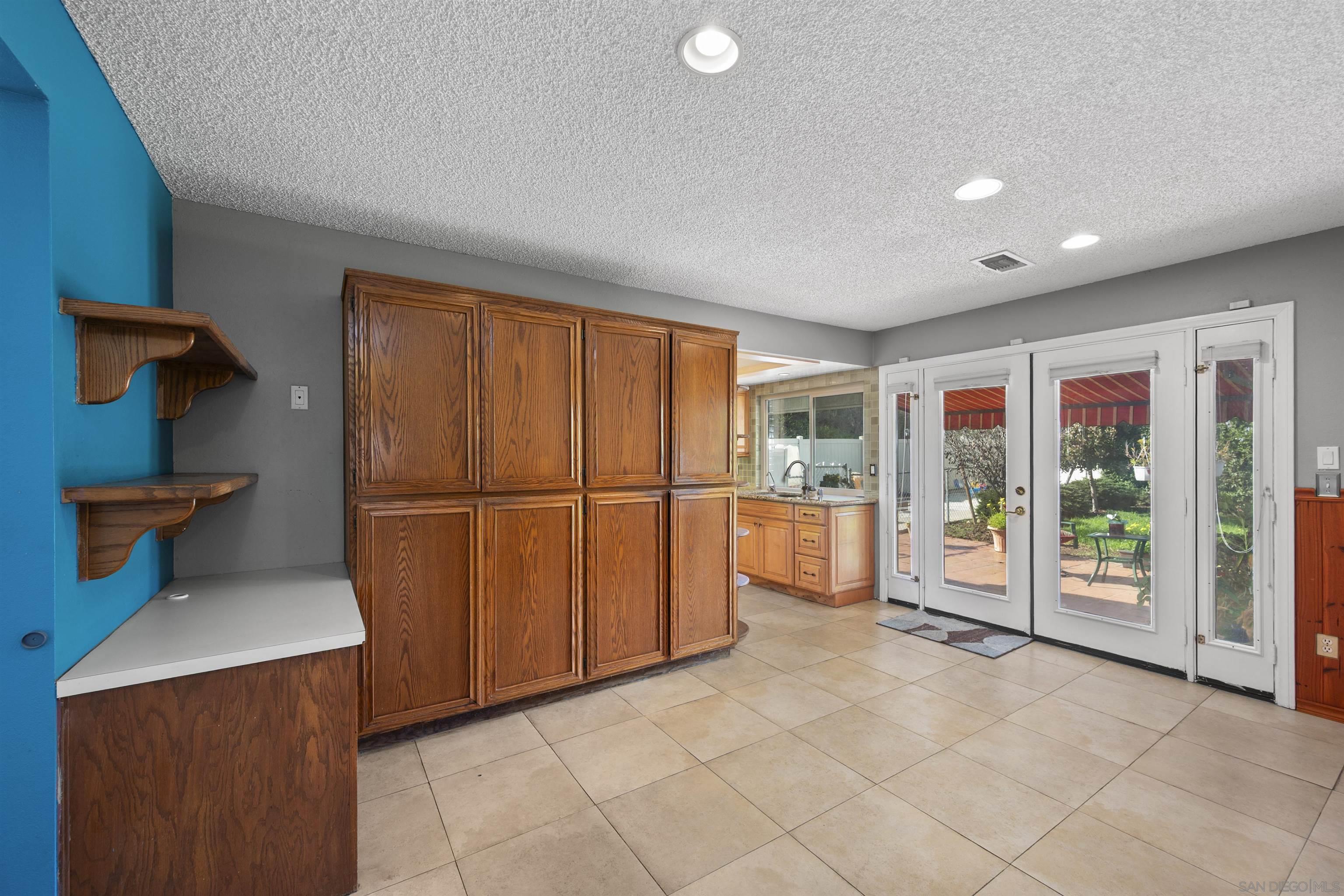 Detail Gallery Image 11 of 46 For 6690  Gullstrand St, San Diego,  CA 92122 - 4 Beds | 2 Baths