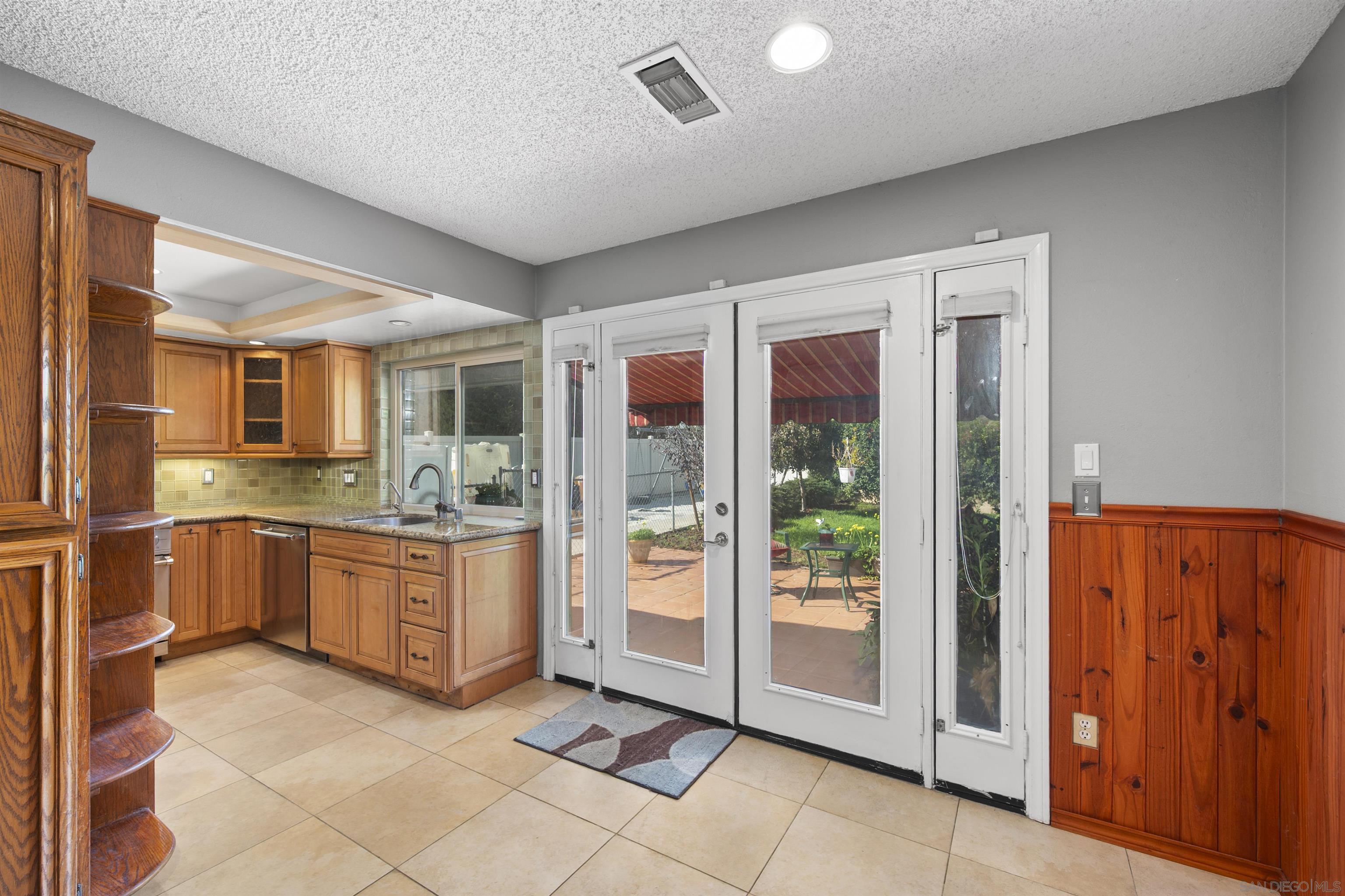 Detail Gallery Image 13 of 46 For 6690  Gullstrand St, San Diego,  CA 92122 - 4 Beds | 2 Baths