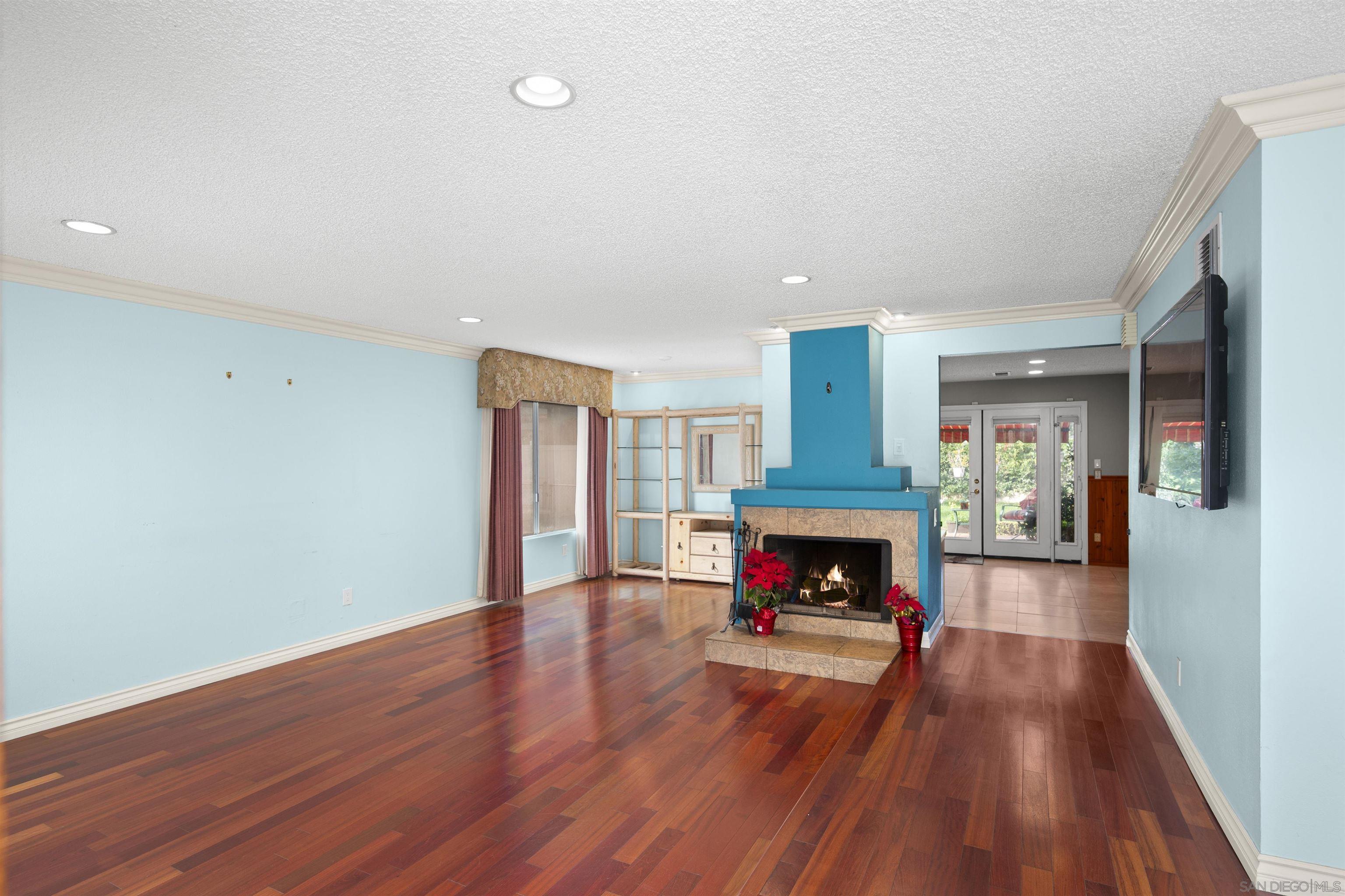 Detail Gallery Image 5 of 46 For 6690  Gullstrand St, San Diego,  CA 92122 - 4 Beds | 2 Baths