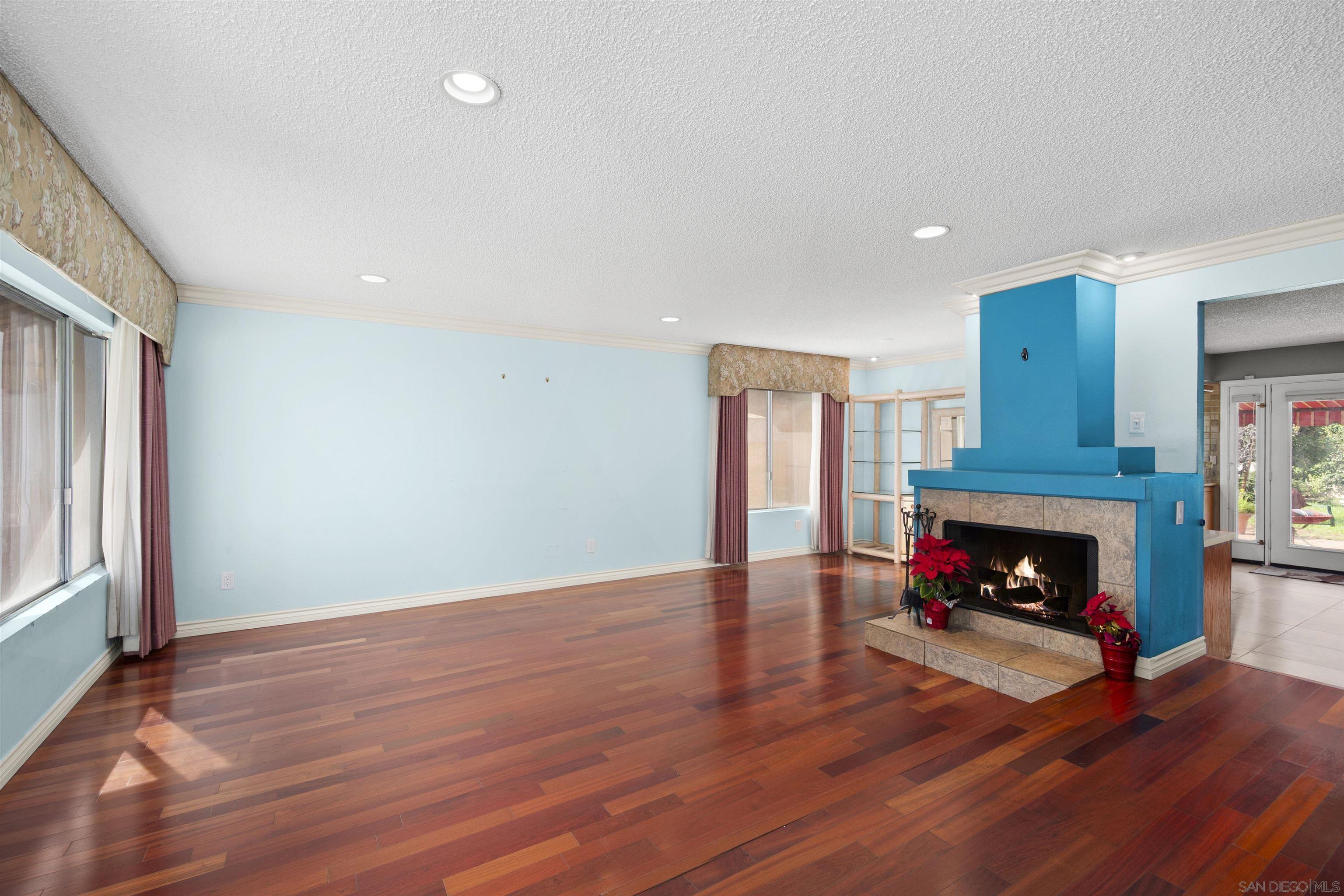 Detail Gallery Image 7 of 46 For 6690  Gullstrand St, San Diego,  CA 92122 - 4 Beds | 2 Baths