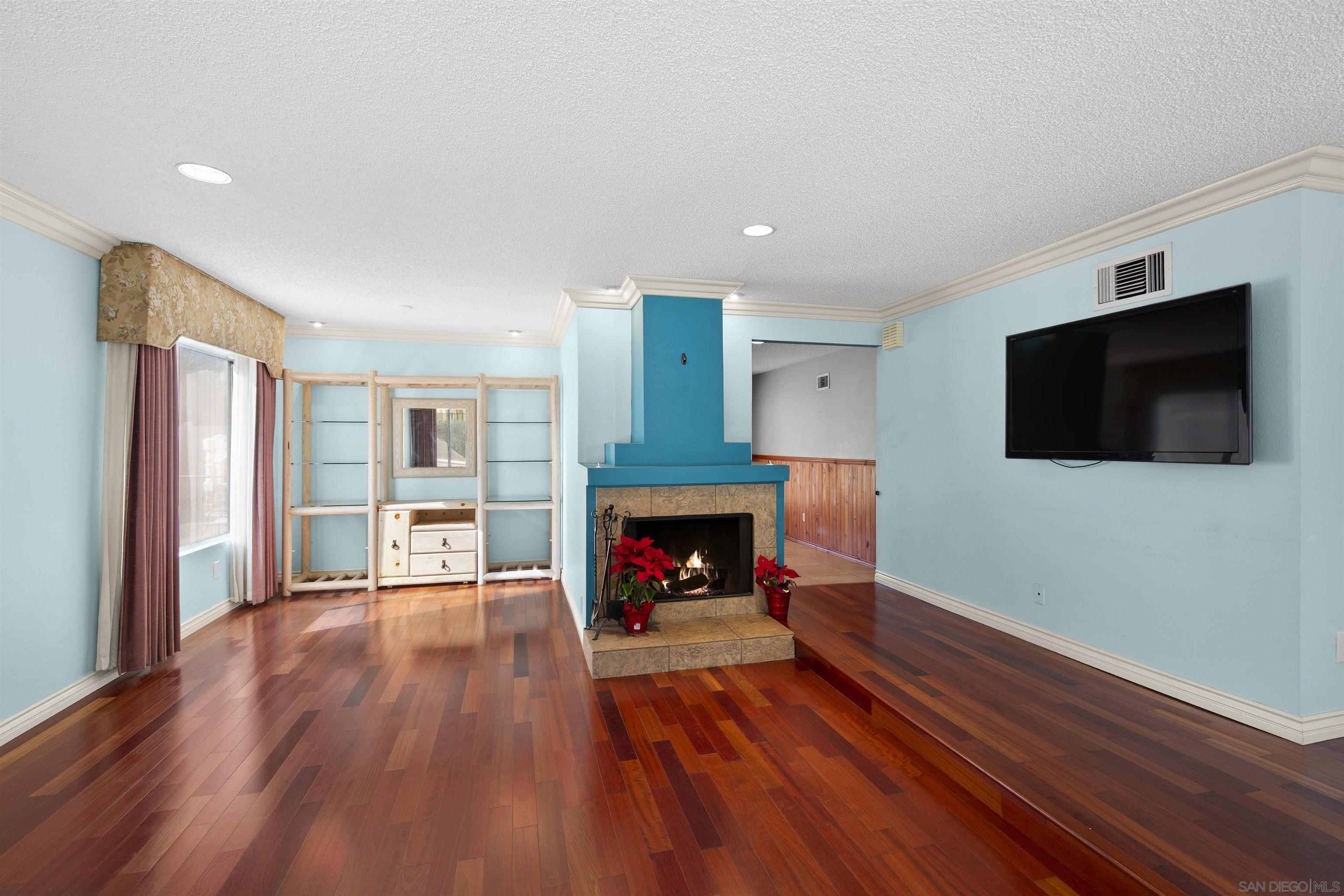 Detail Gallery Image 8 of 46 For 6690  Gullstrand St, San Diego,  CA 92122 - 4 Beds | 2 Baths