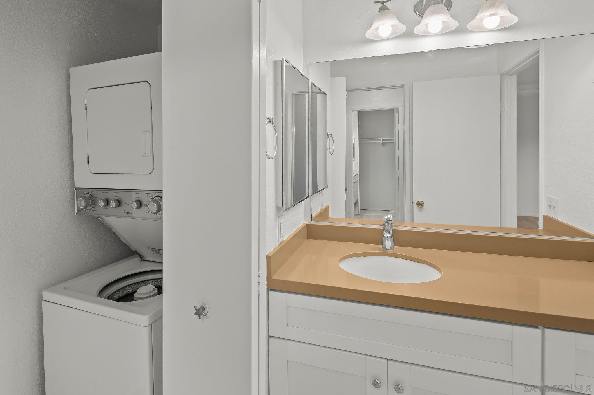 Detail Gallery Image 7 of 24 For 4070  Porte La Paz  #16,  San Diego,  CA 92122 - 2 Beds | 1/1 Baths