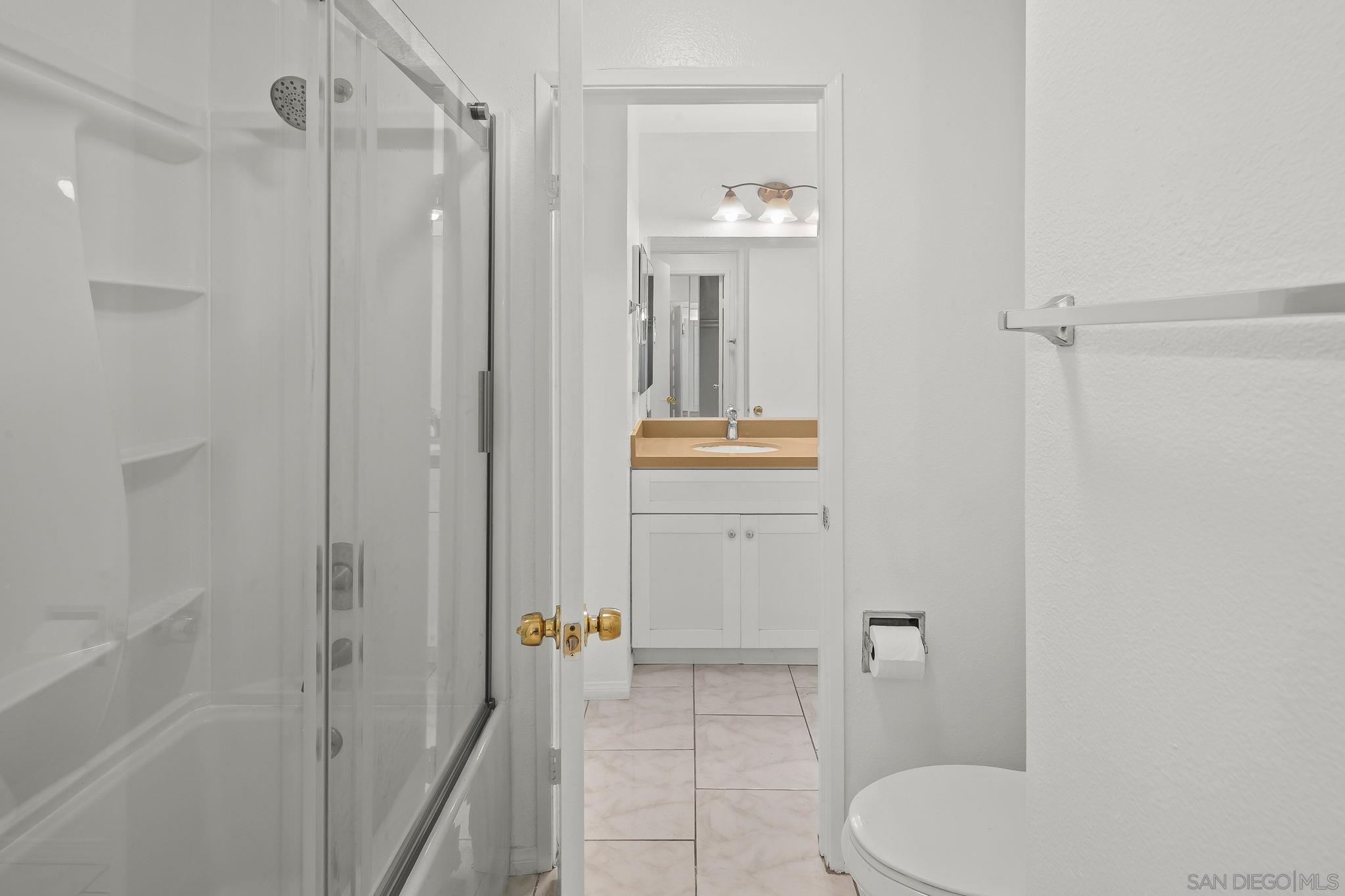 Detail Gallery Image 9 of 24 For 4070  Porte La Paz  #16,  San Diego,  CA 92122 - 2 Beds | 1/1 Baths