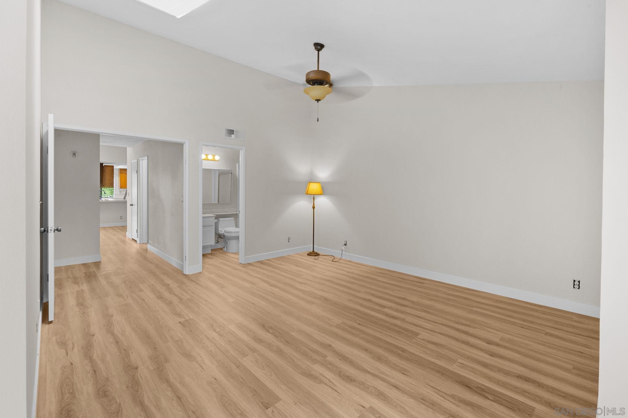 Detail Gallery Image 12 of 19 For 12884  Camino De La Breccia, San Diego,  CA 92128 - 3 Beds | 2 Baths