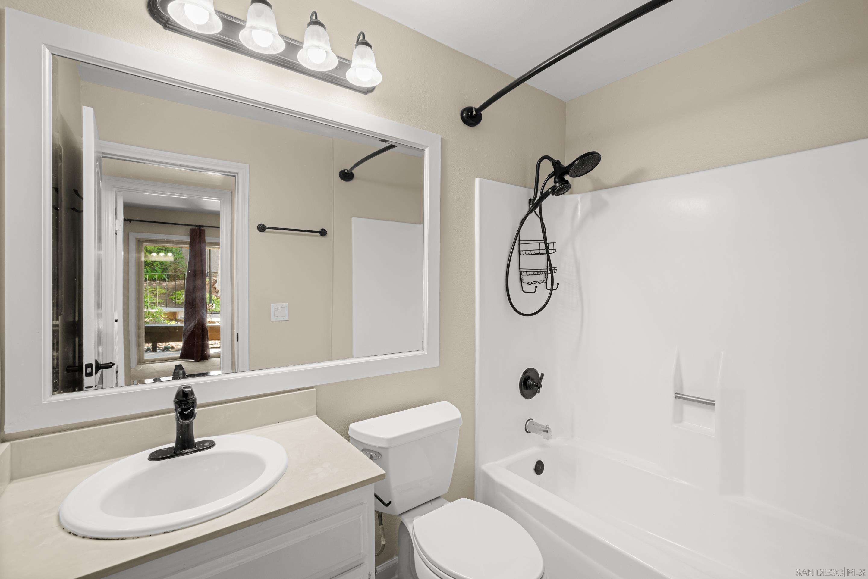 Detail Gallery Image 35 of 37 For 10425  Caminito Cuervo  #216,  San Diego,  CA 92108 - 3 Beds | 2 Baths