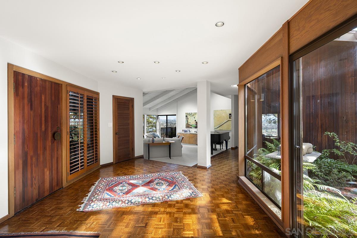 Detail Gallery Image 6 of 73 For 6346  Ridge Manor Avenue, San Diego,  CA 92120 - 5 Beds | 3/1 Baths