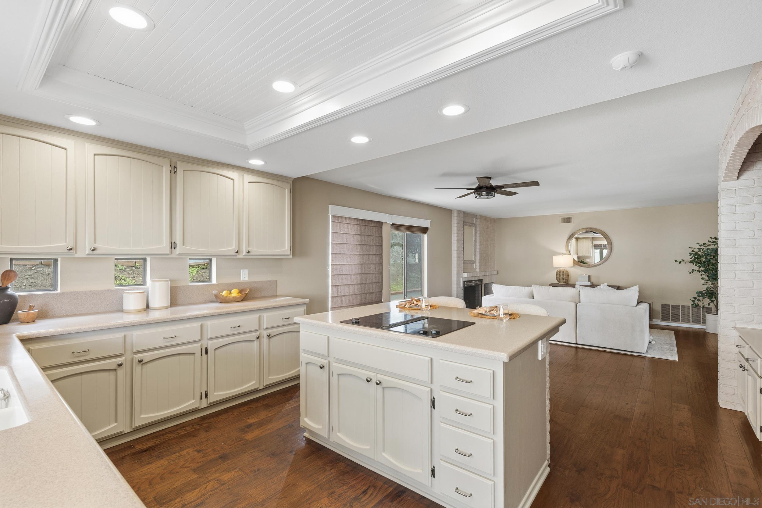 Detail Gallery Image 13 of 43 For 12520  Chetenham Ln, San Diego,  CA 92128 - 5 Beds | 3 Baths