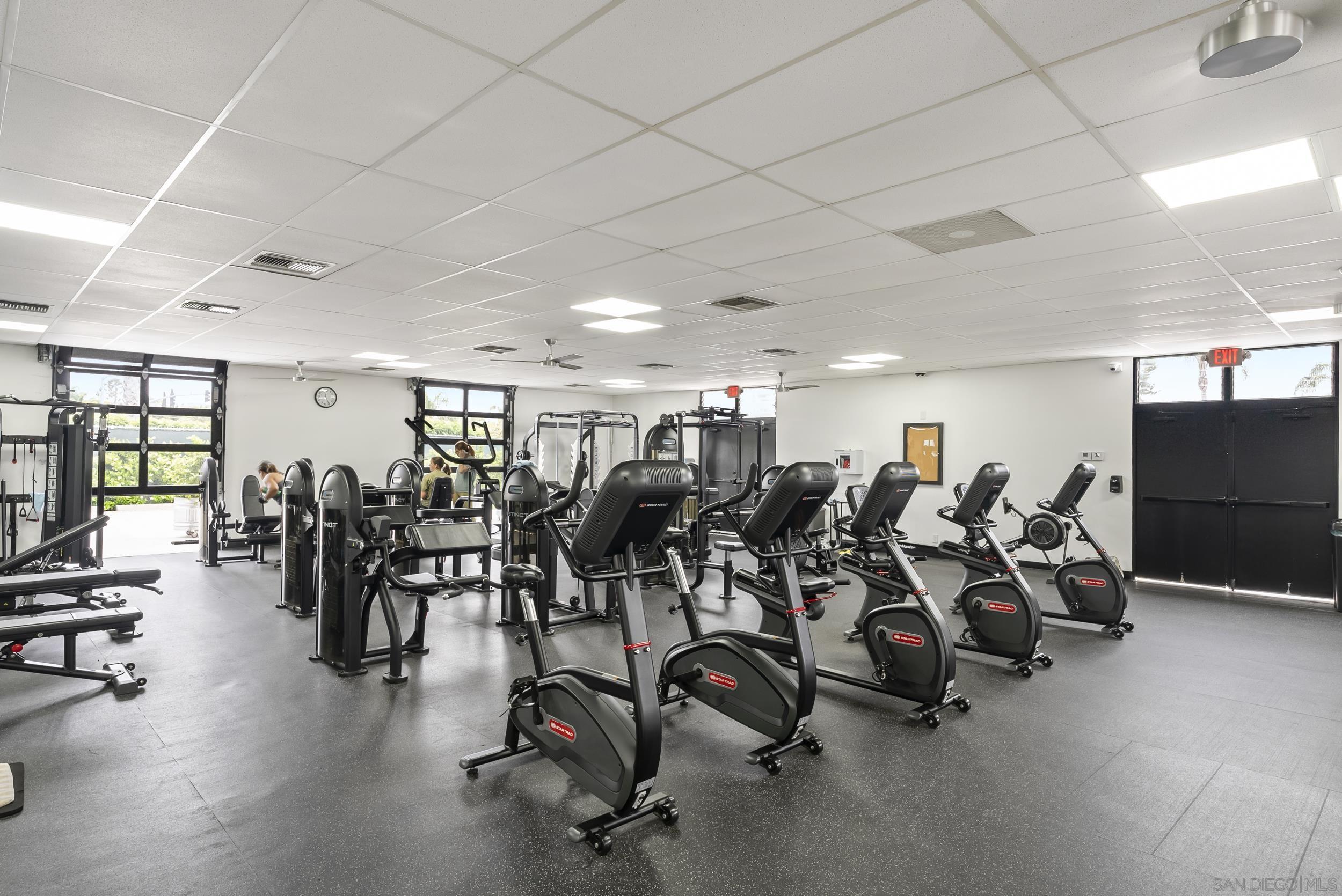 Detail Gallery Image 36 of 43 For 12520  Chetenham Ln, San Diego,  CA 92128 - 5 Beds | 3 Baths