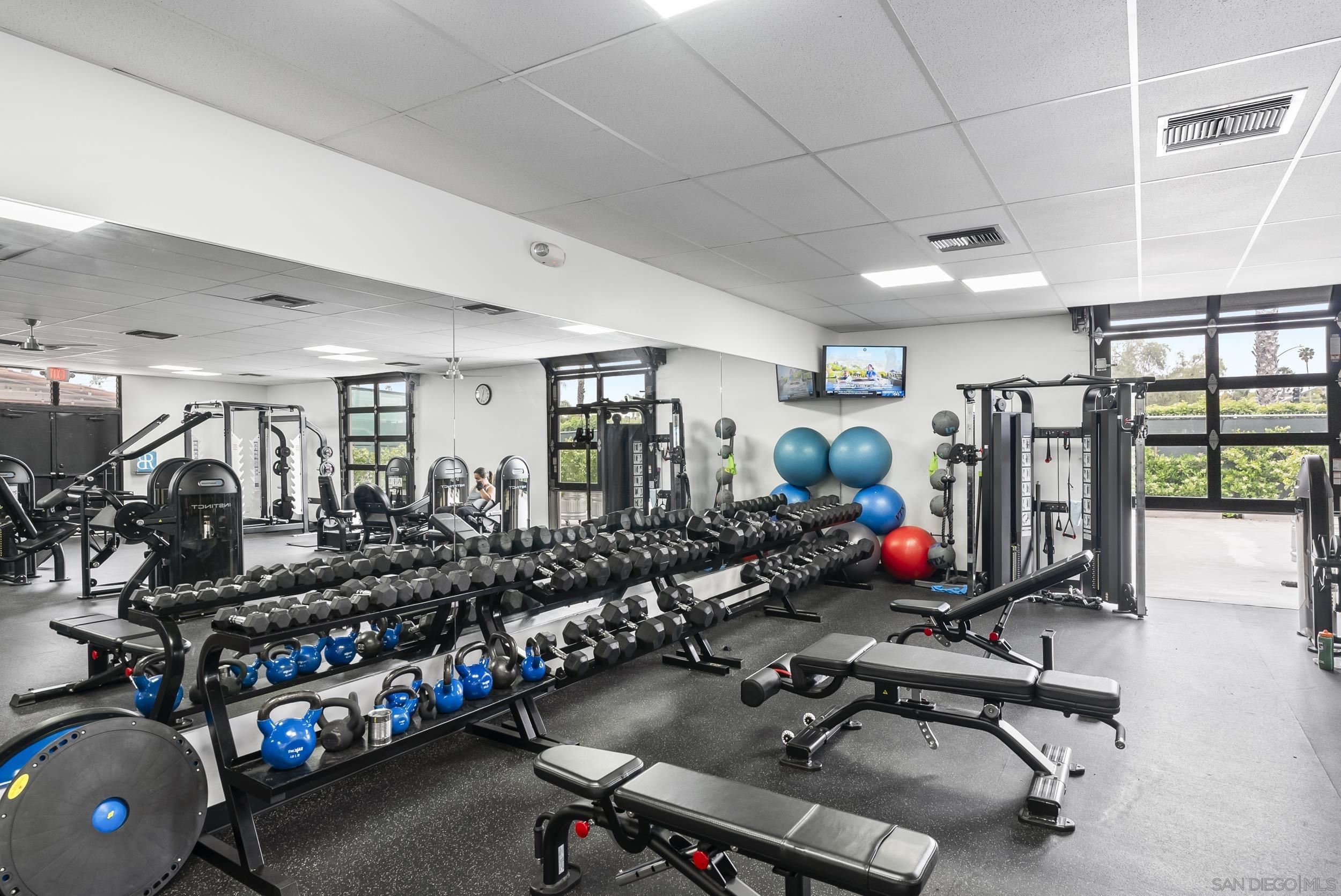 Detail Gallery Image 38 of 43 For 12520  Chetenham Ln, San Diego,  CA 92128 - 5 Beds | 3 Baths