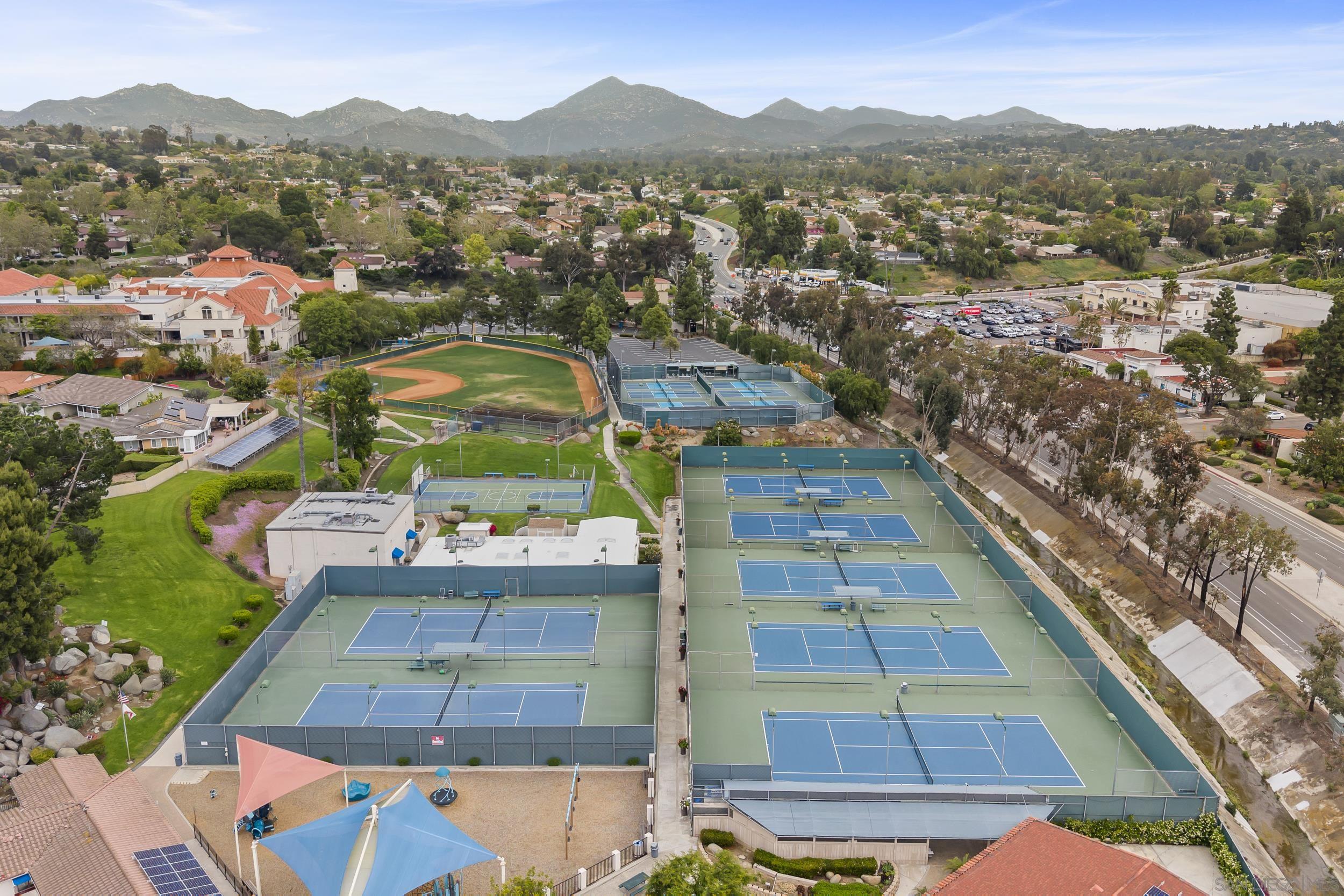 Detail Gallery Image 40 of 43 For 12520  Chetenham Ln, San Diego,  CA 92128 - 5 Beds | 3 Baths