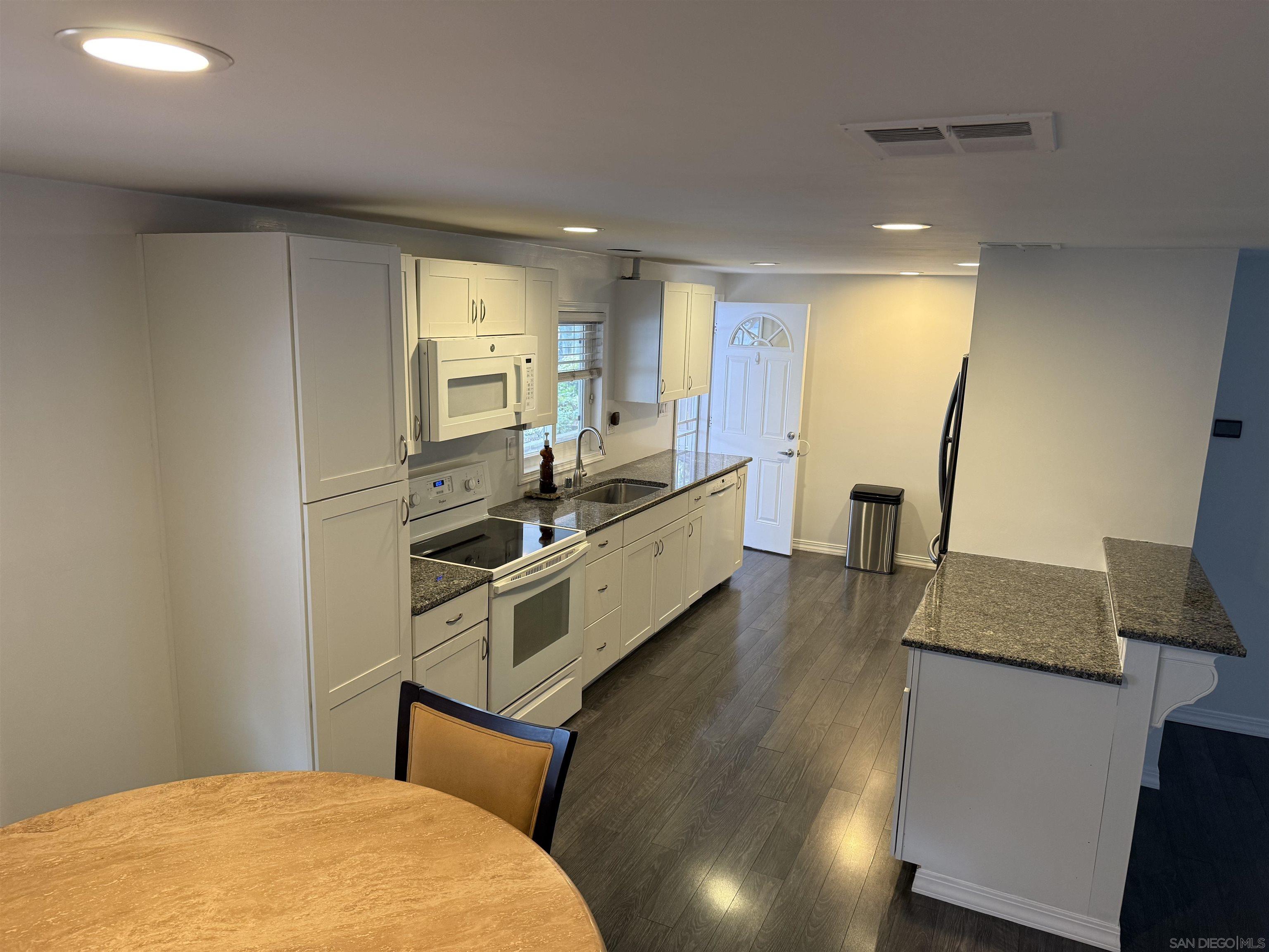 Detail Gallery Image 3 of 20 For 7467  Mission Gorge Rd  Spc 19, Santee,  CA 92071 - 2 Beds | 2 Baths