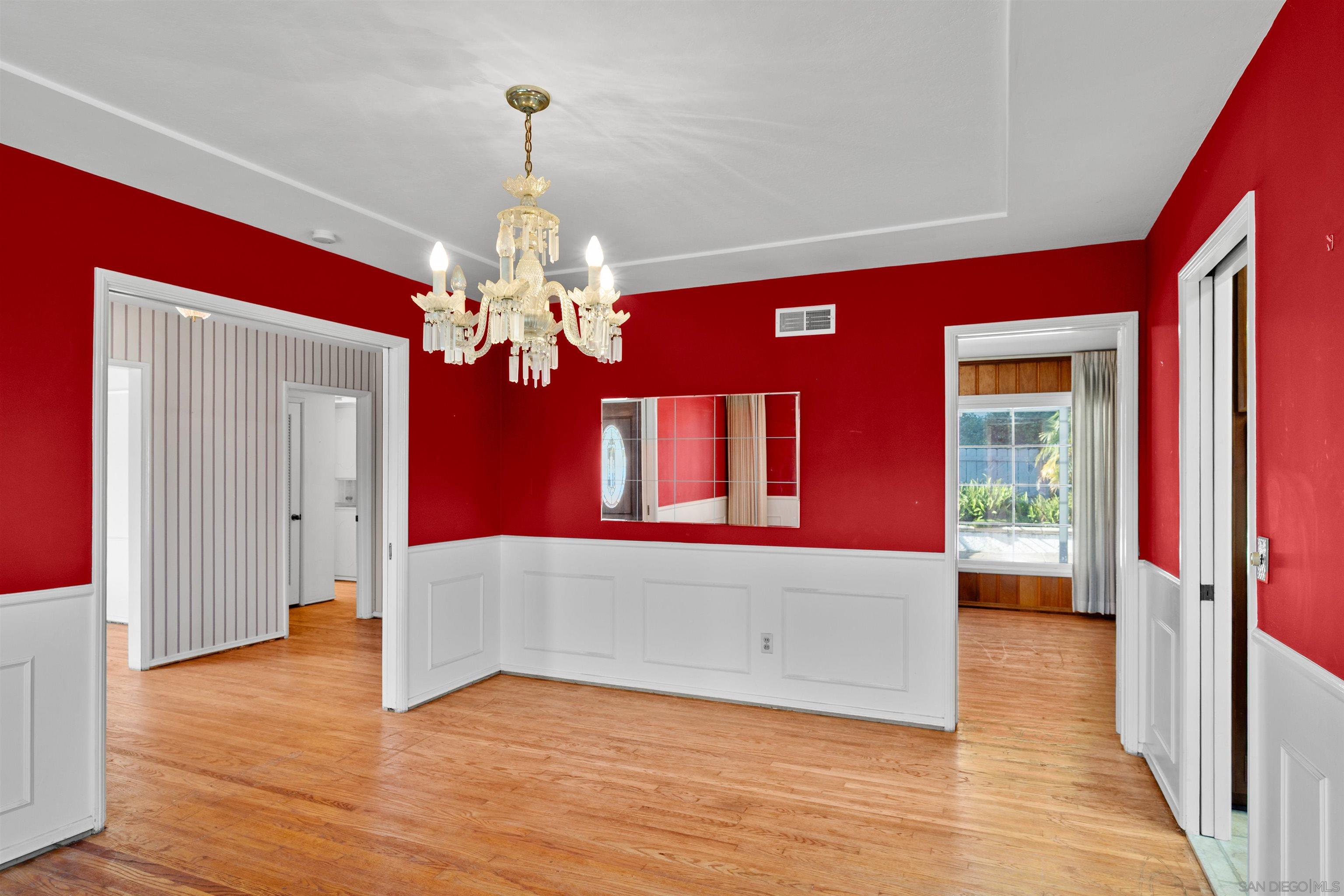 Detail Gallery Image 11 of 63 For 2650  Narcissus, San Diego,  CA 92106 - 3 Beds | 4 Baths