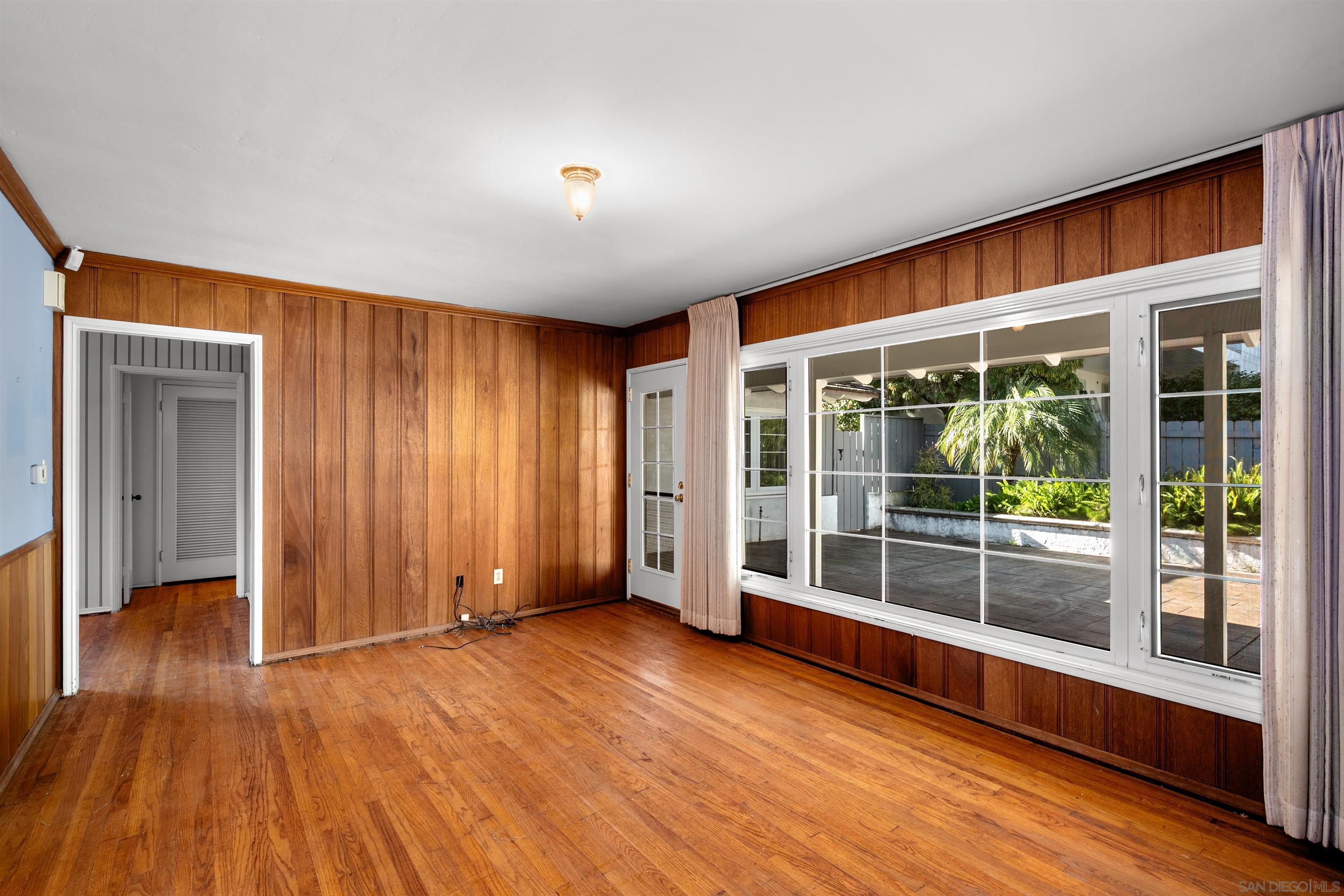 Detail Gallery Image 19 of 63 For 2650  Narcissus, San Diego,  CA 92106 - 3 Beds | 4 Baths