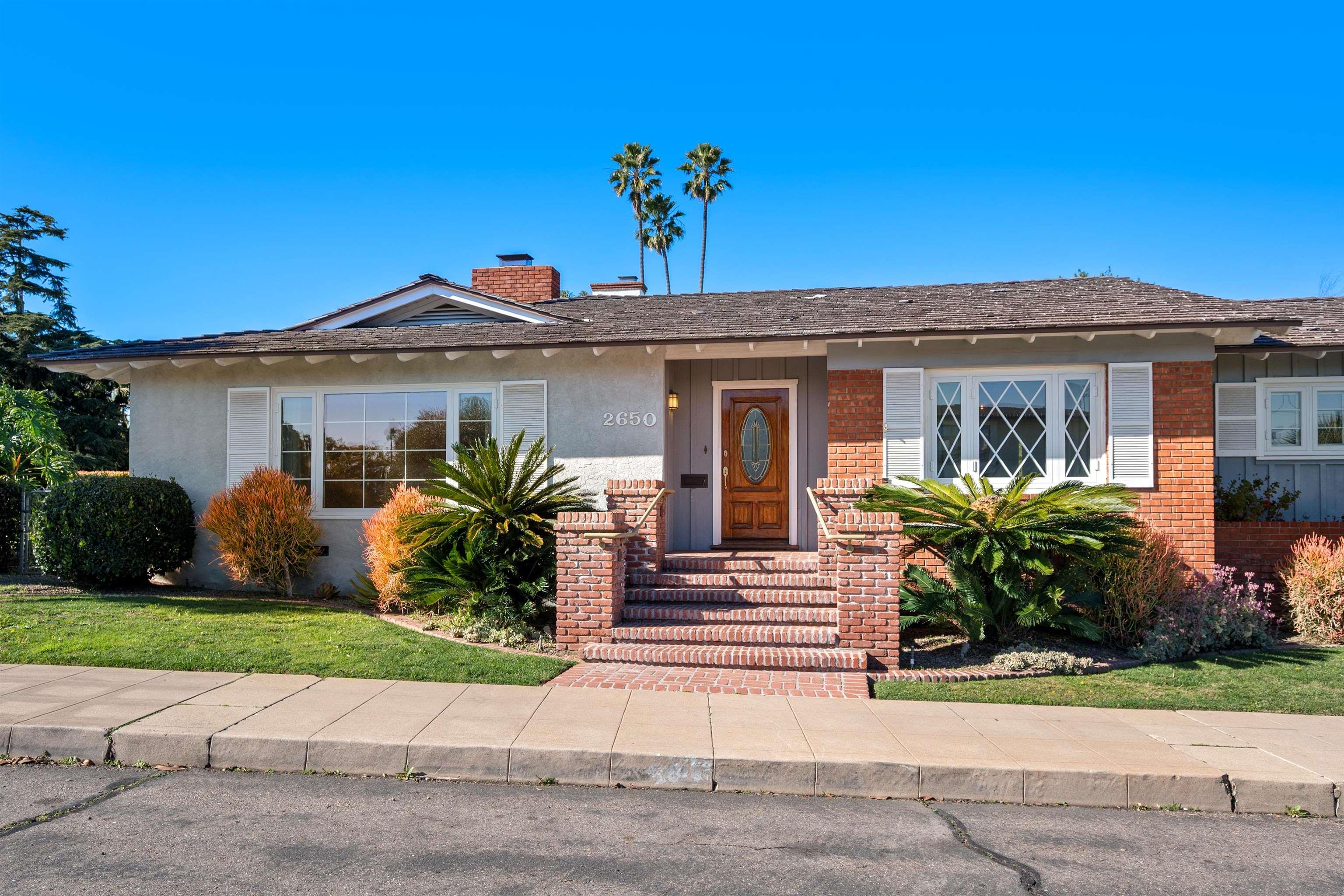 Detail Gallery Image 3 of 63 For 2650  Narcissus, San Diego,  CA 92106 - 3 Beds | 4 Baths