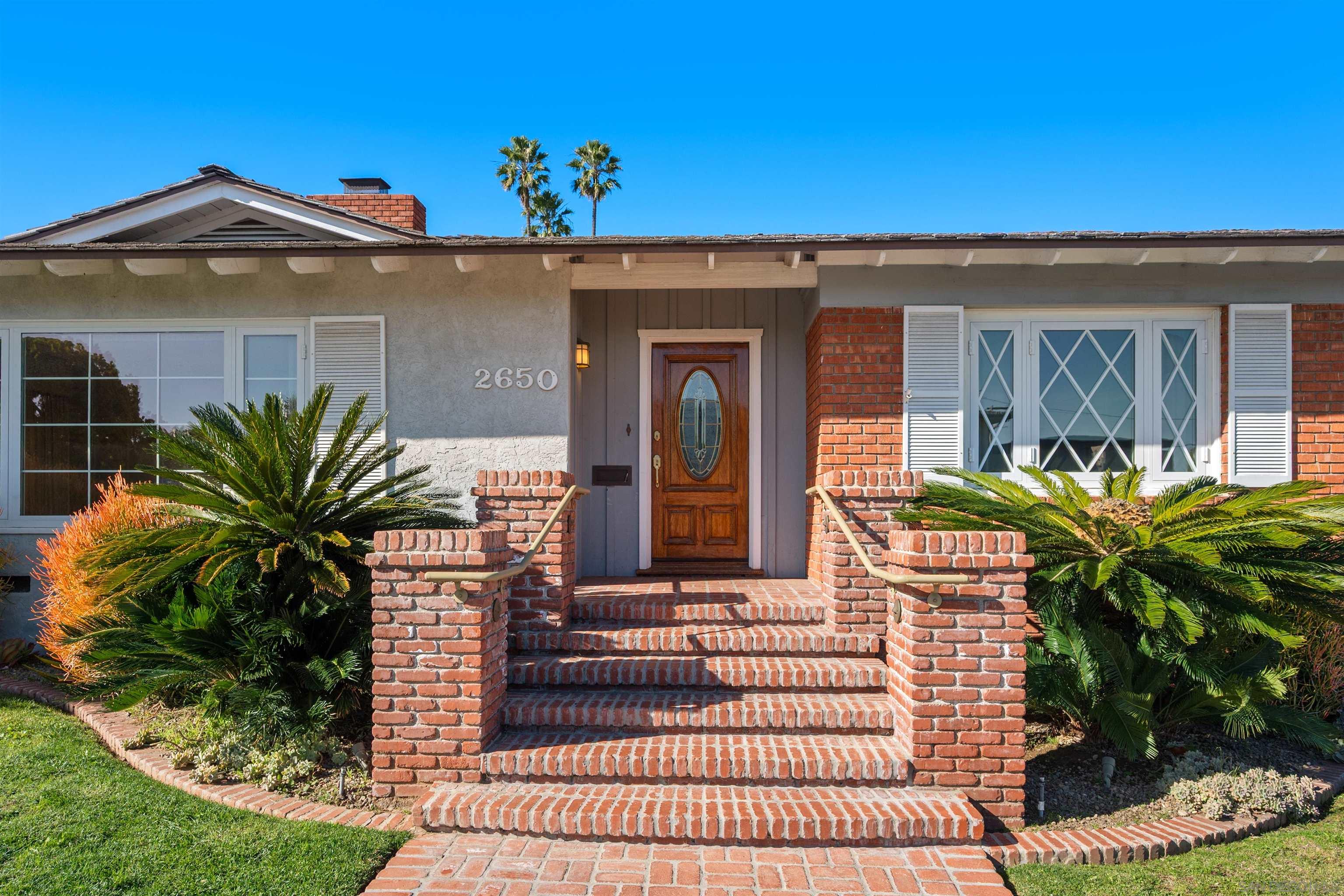 Detail Gallery Image 4 of 63 For 2650  Narcissus, San Diego,  CA 92106 - 3 Beds | 4 Baths