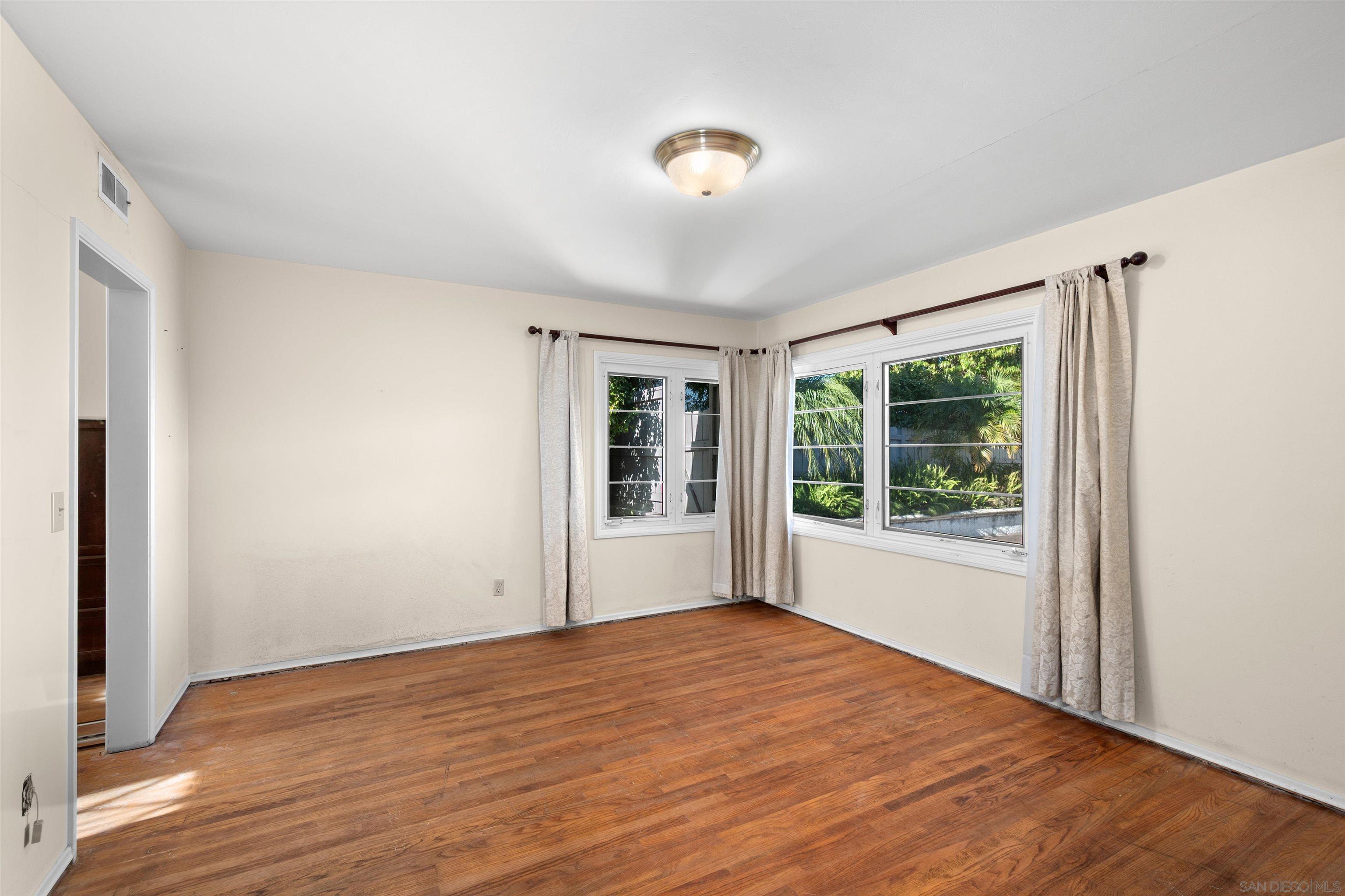 Detail Gallery Image 35 of 63 For 2650  Narcissus, San Diego,  CA 92106 - 3 Beds | 4 Baths