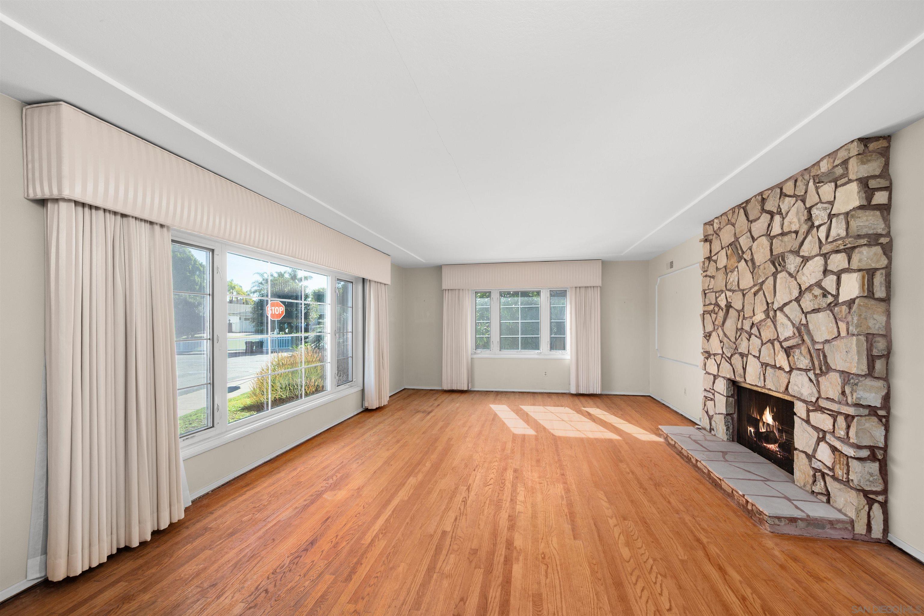 Detail Gallery Image 6 of 63 For 2650  Narcissus, San Diego,  CA 92106 - 3 Beds | 4 Baths