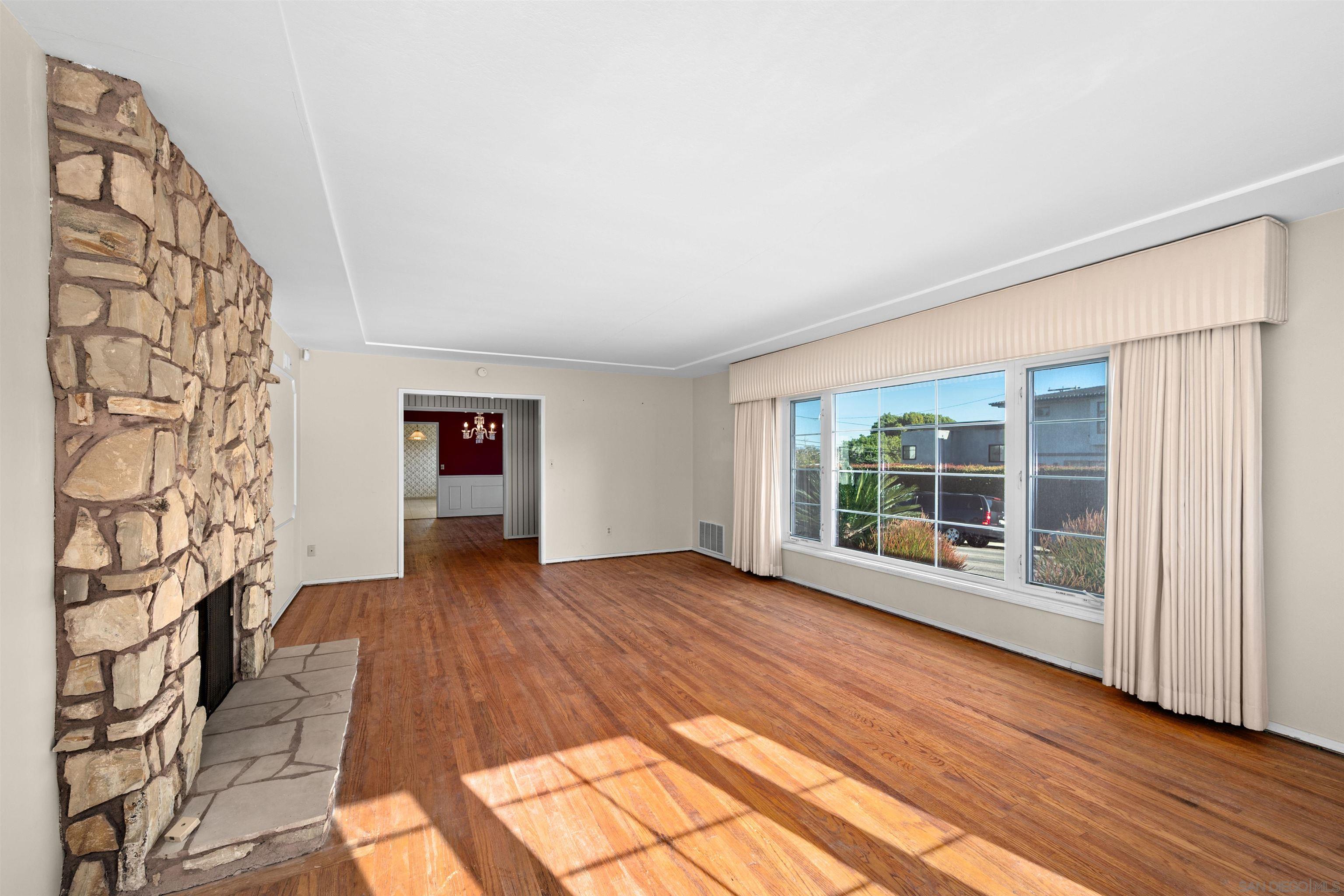 Detail Gallery Image 8 of 63 For 2650  Narcissus, San Diego,  CA 92106 - 3 Beds | 4 Baths