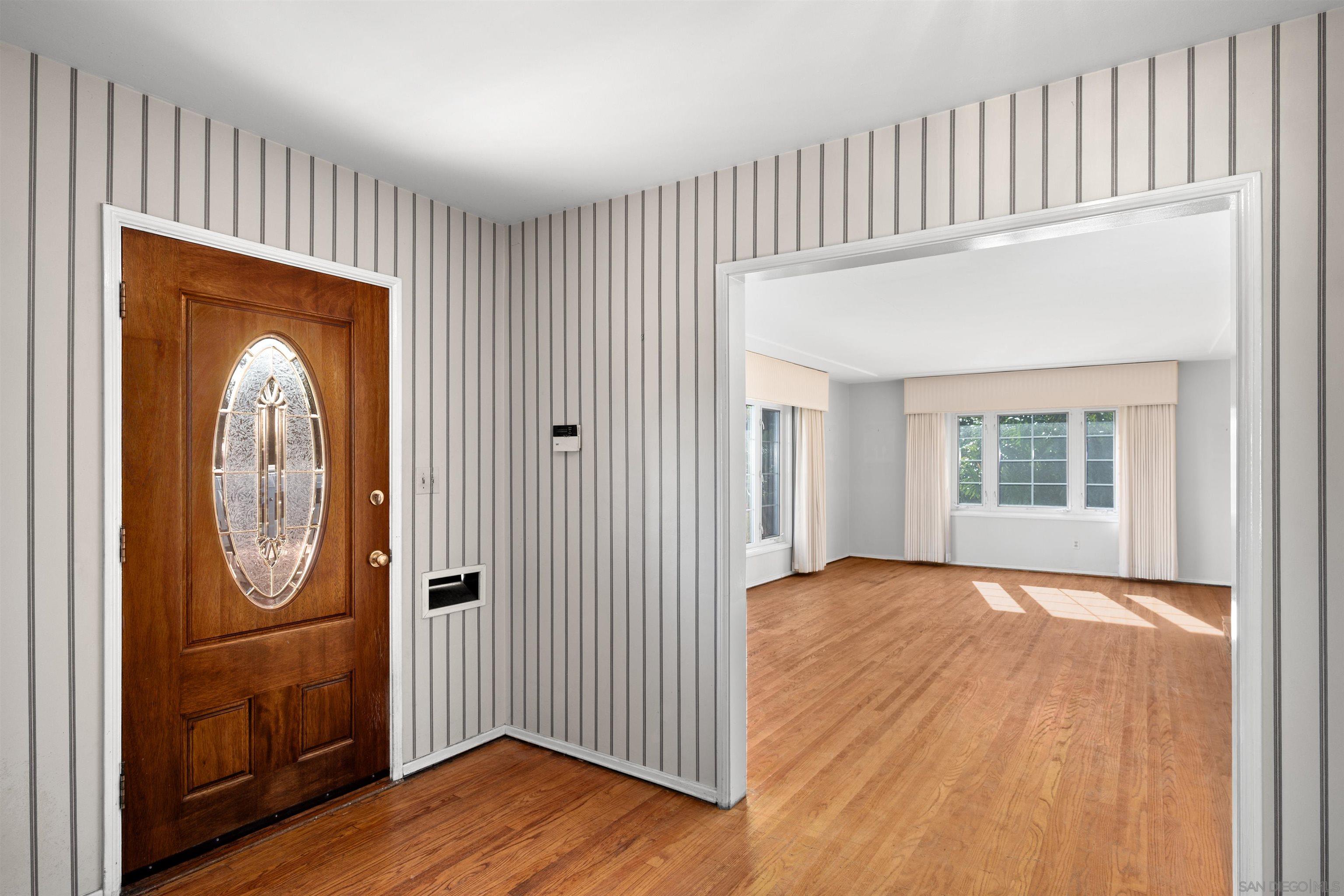 Detail Gallery Image 9 of 63 For 2650  Narcissus, San Diego,  CA 92106 - 3 Beds | 4 Baths