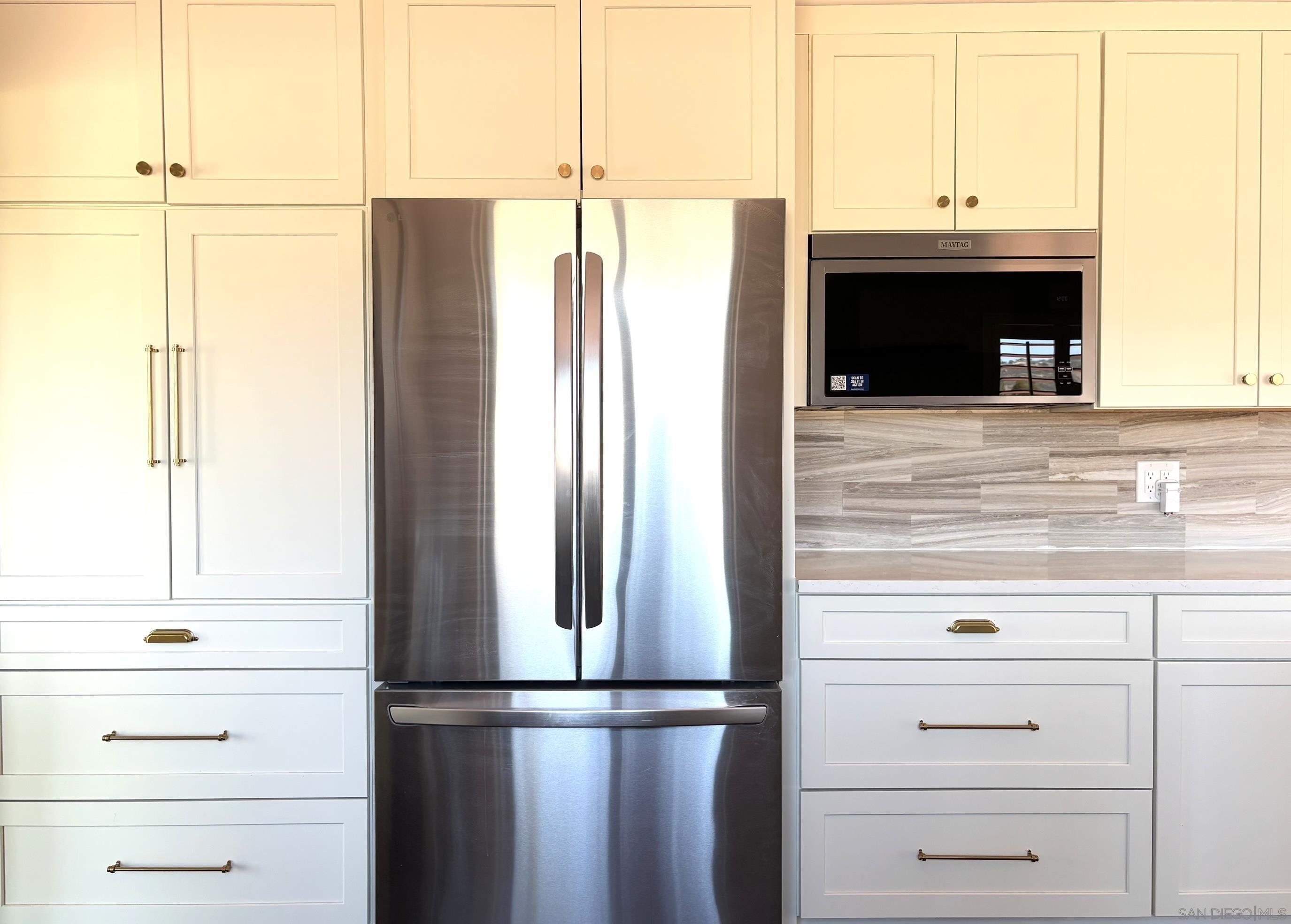 Detail Gallery Image 11 of 55 For 672  Chateau Place, Escondido,  CA 92029 - 4 Beds | 3 Baths