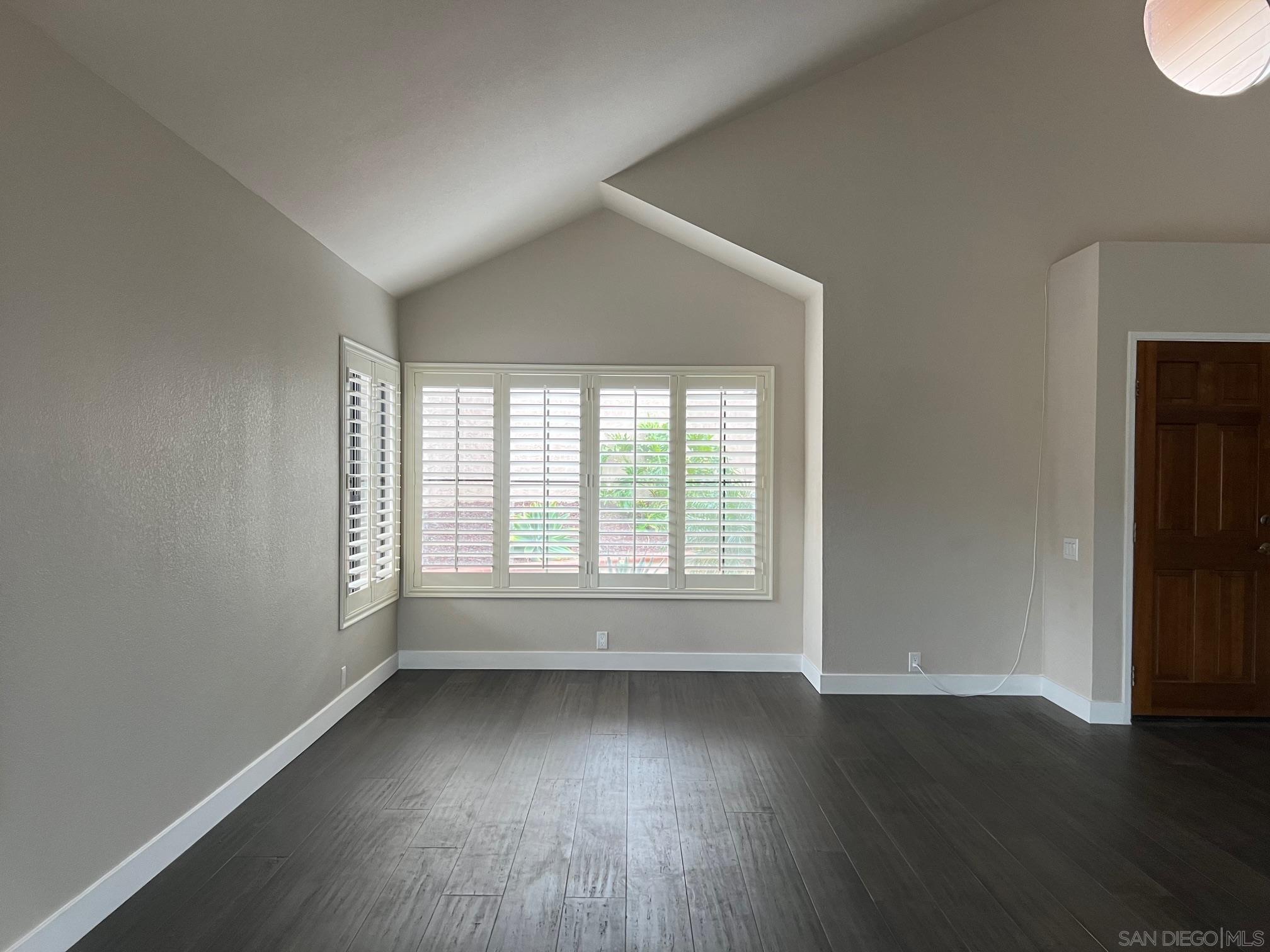 Detail Gallery Image 3 of 55 For 672  Chateau Place, Escondido,  CA 92029 - 4 Beds | 3 Baths