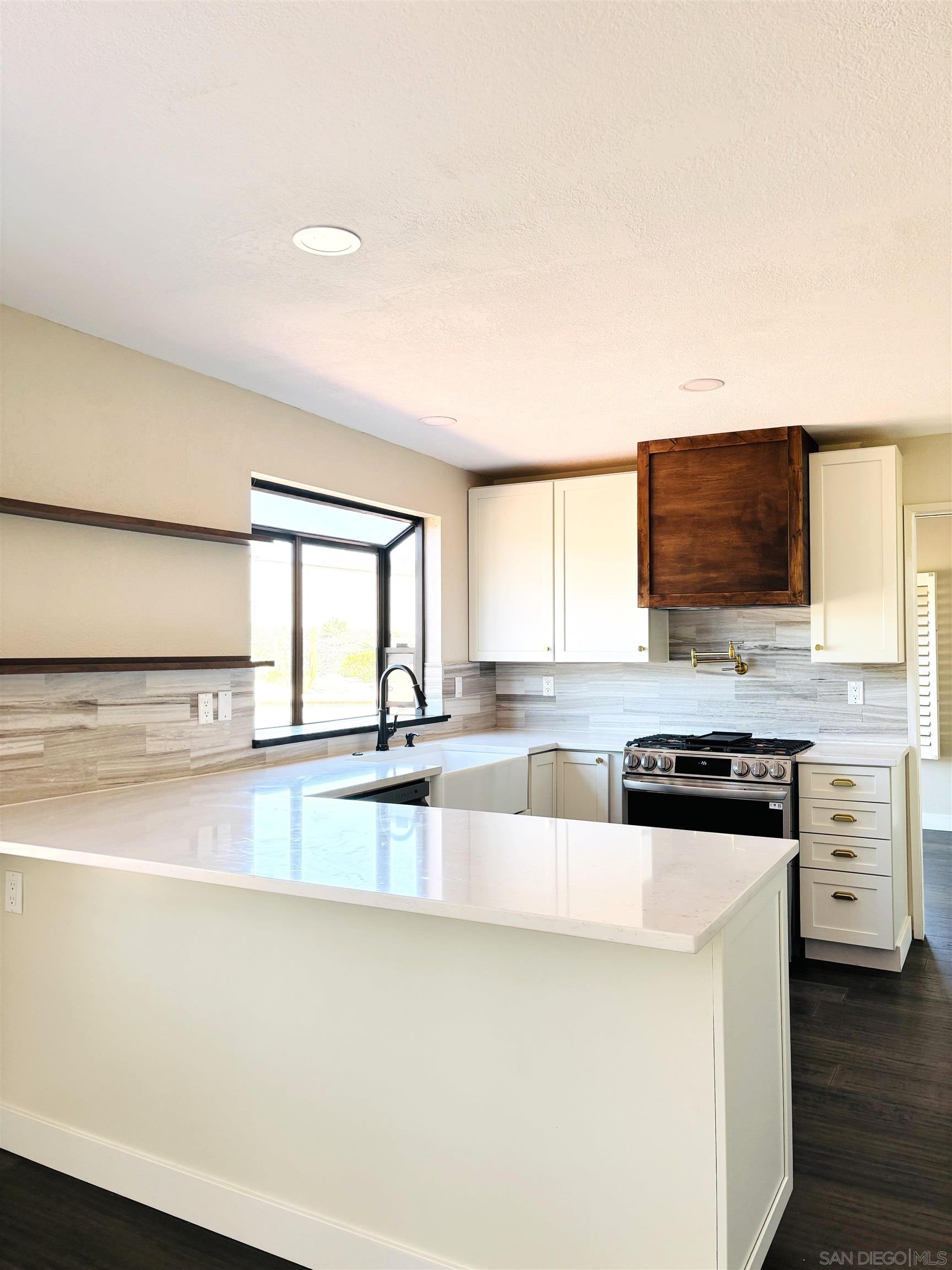 Detail Gallery Image 8 of 55 For 672  Chateau Place, Escondido,  CA 92029 - 4 Beds | 3 Baths