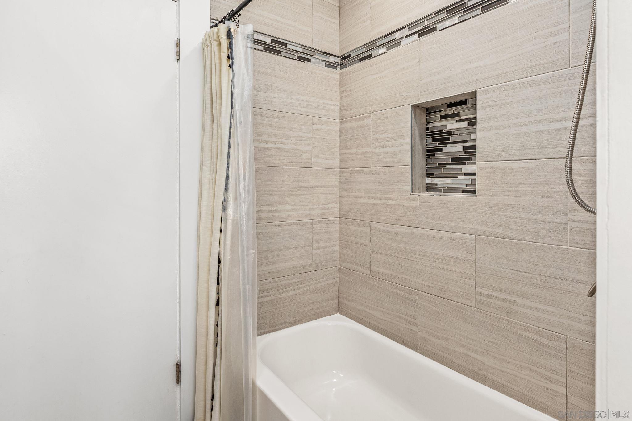 Detail Gallery Image 12 of 33 For 4081  Meade Ave, San Diego,  CA 92116 - 3 Beds | 2 Baths