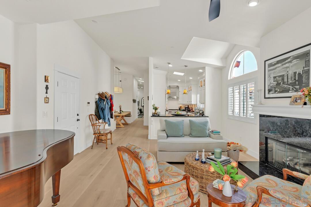 Detail Gallery Image 6 of 30 For 250  C Avenue, Coronado,  CA 92118 - 3 Beds | 2 Baths