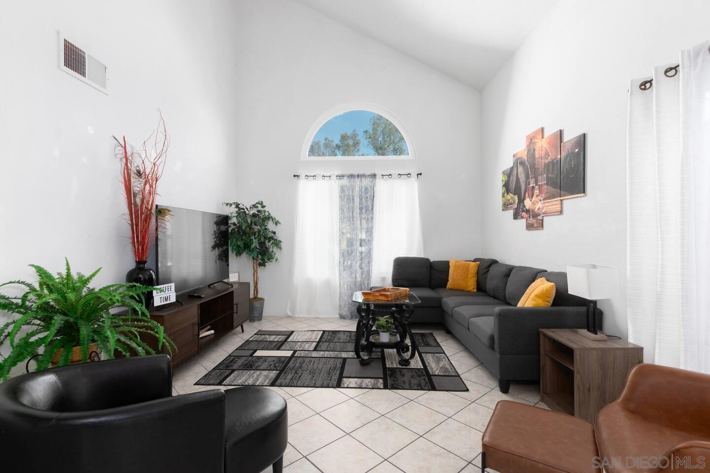 Detail Gallery Image 4 of 29 For 24643  Leafwood Dr, Murrieta,  CA 92562 - 5 Beds | 3 Baths