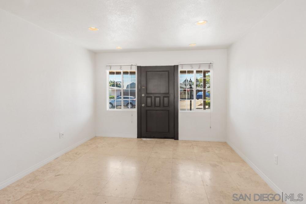 Detail Gallery Image 8 of 11 For 4433  Pocahontas, San Diego,  CA 92117 - 3 Beds | 2 Baths