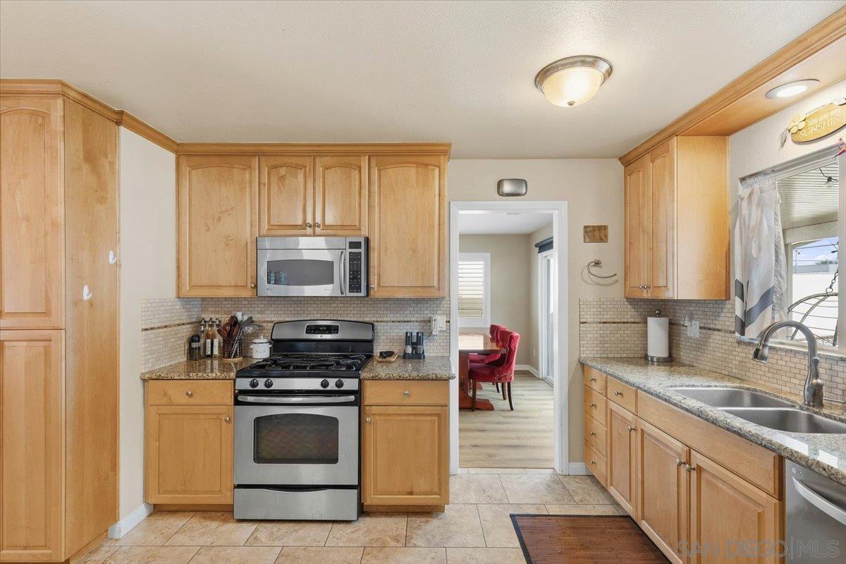 Detail Gallery Image 6 of 26 For 6501  Bantam Lake Ave., San Diego,  CA 92119 - 3 Beds | 2 Baths