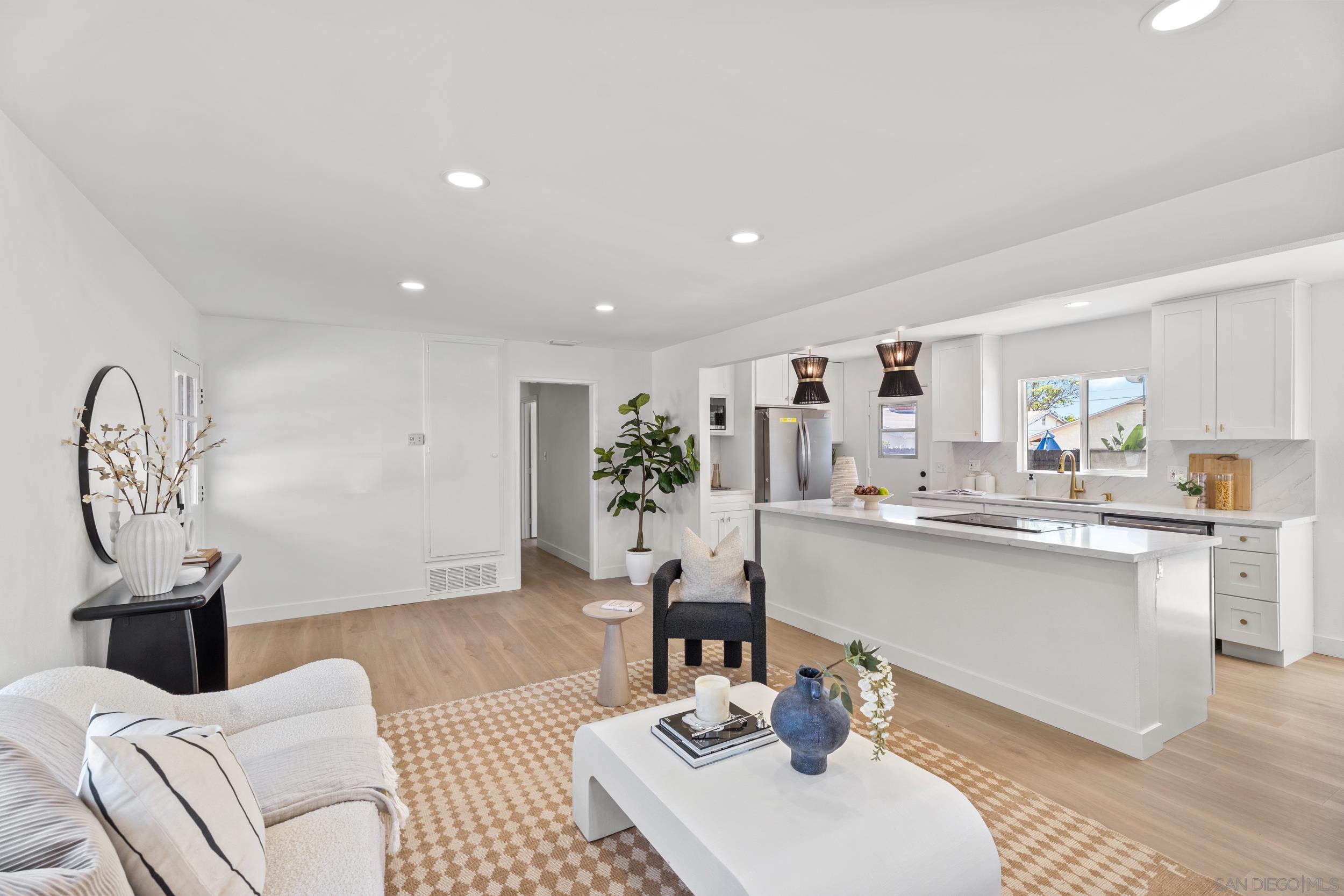 Detail Gallery Image 3 of 23 For 4915  Mount Gaywas, San Diego,  CA 92117 - 4 Beds | 2 Baths