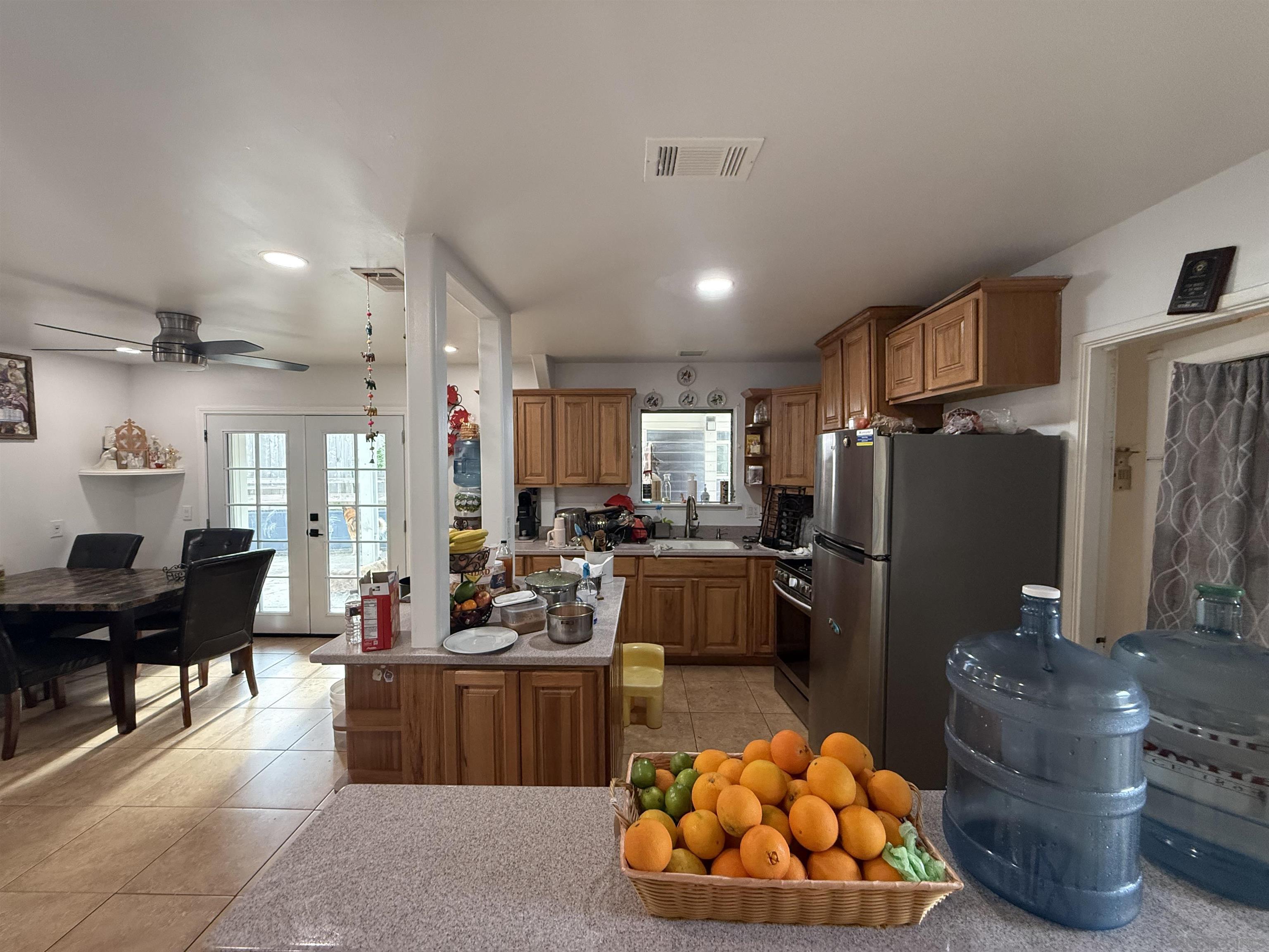 Detail Gallery Image 2 of 7 For 656  Parker Street, Oceanside,  CA 92057 - 4 Beds | 2 Baths