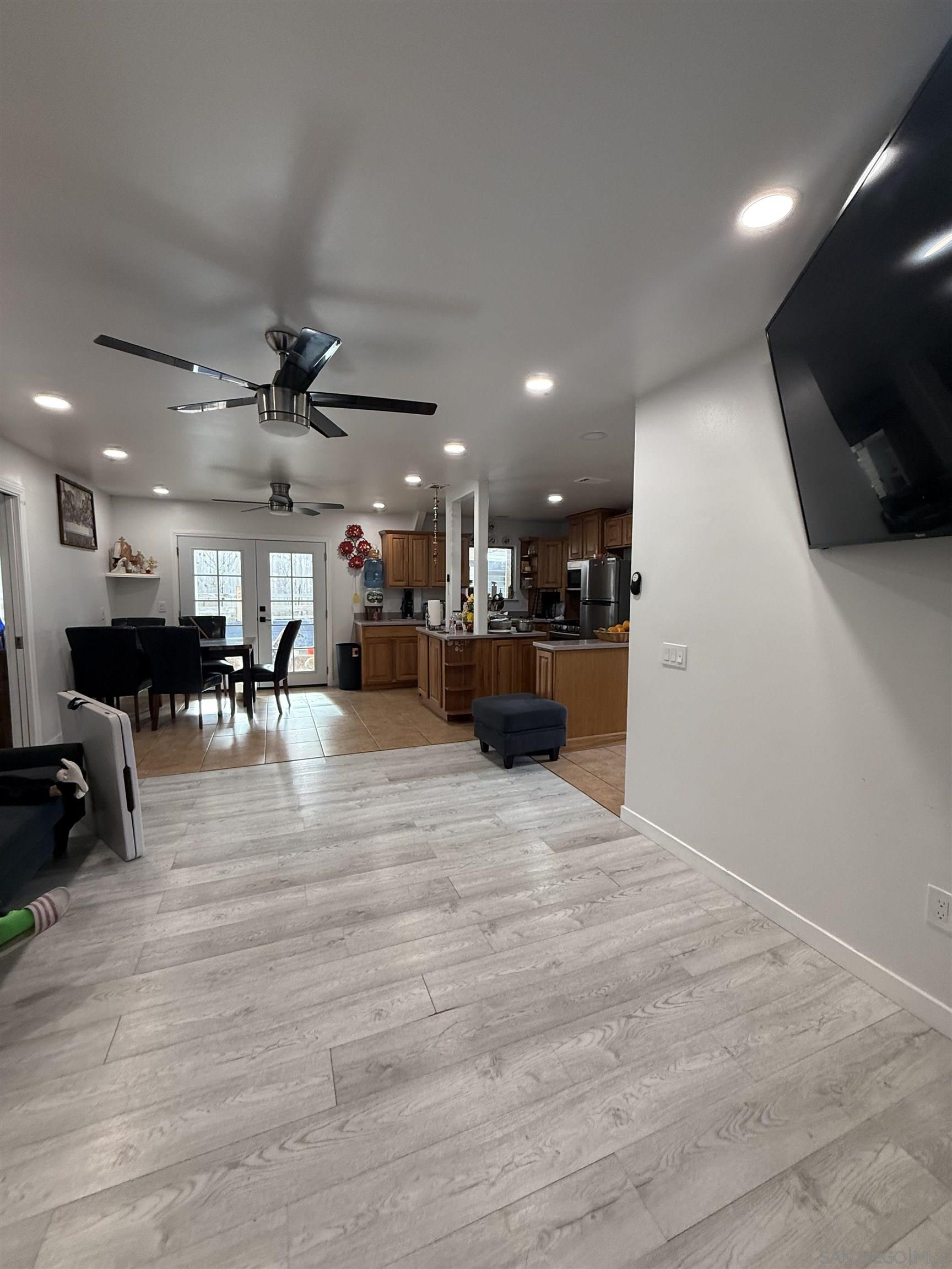 Detail Gallery Image 5 of 7 For 656  Parker Street, Oceanside,  CA 92057 - 4 Beds | 2 Baths