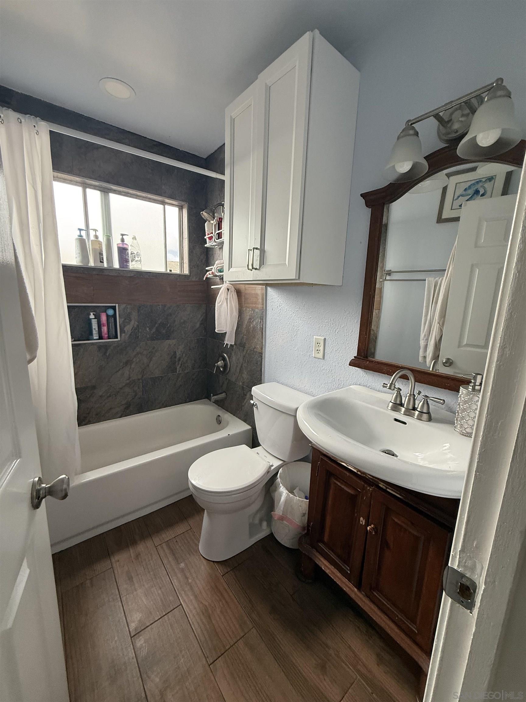 Detail Gallery Image 6 of 7 For 656  Parker Street, Oceanside,  CA 92057 - 4 Beds | 2 Baths